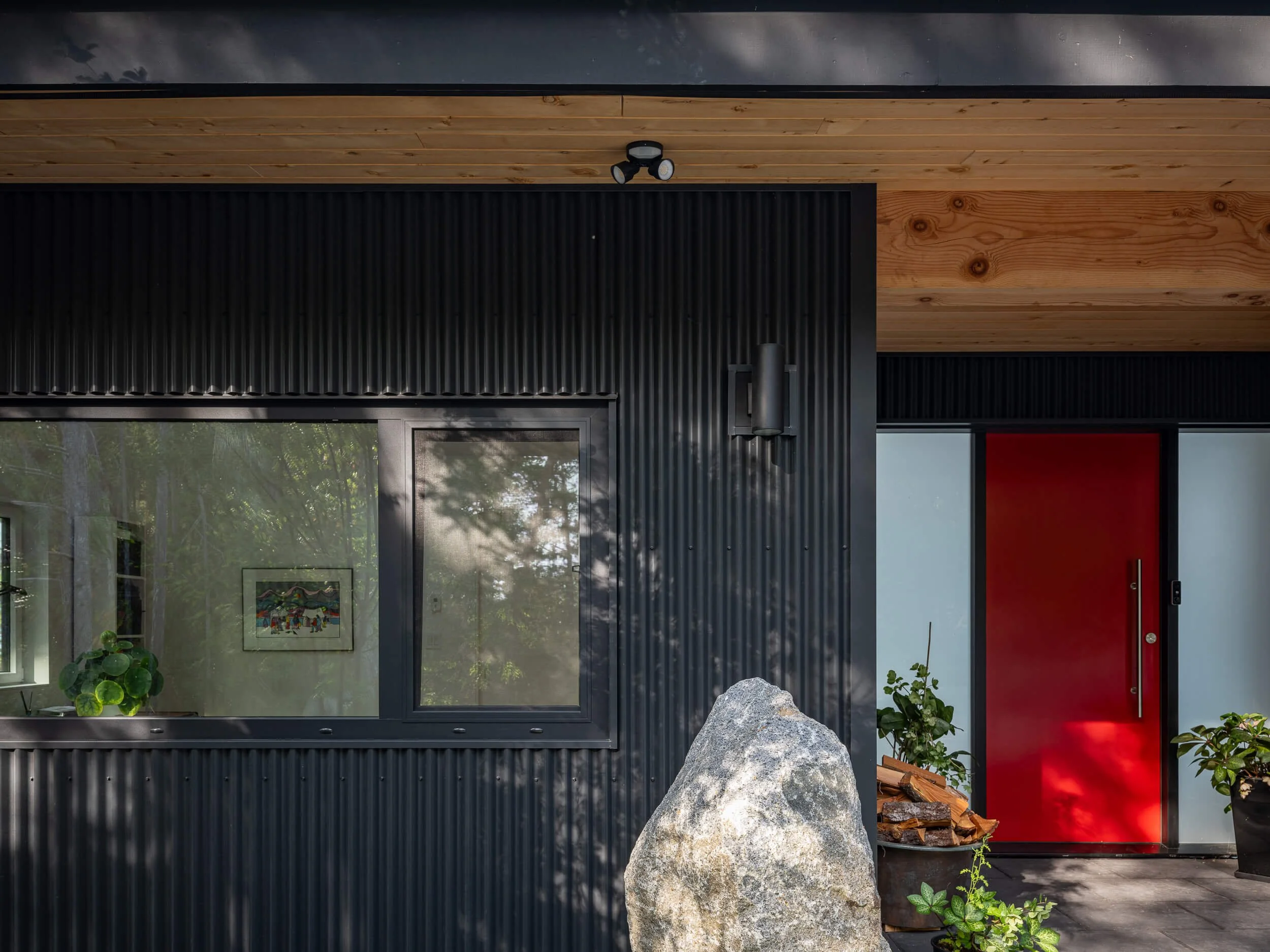 oles-cove-halfmoon-bay-entry-vignette-red-door-architectural-photographer-matt-anthony.jpg
