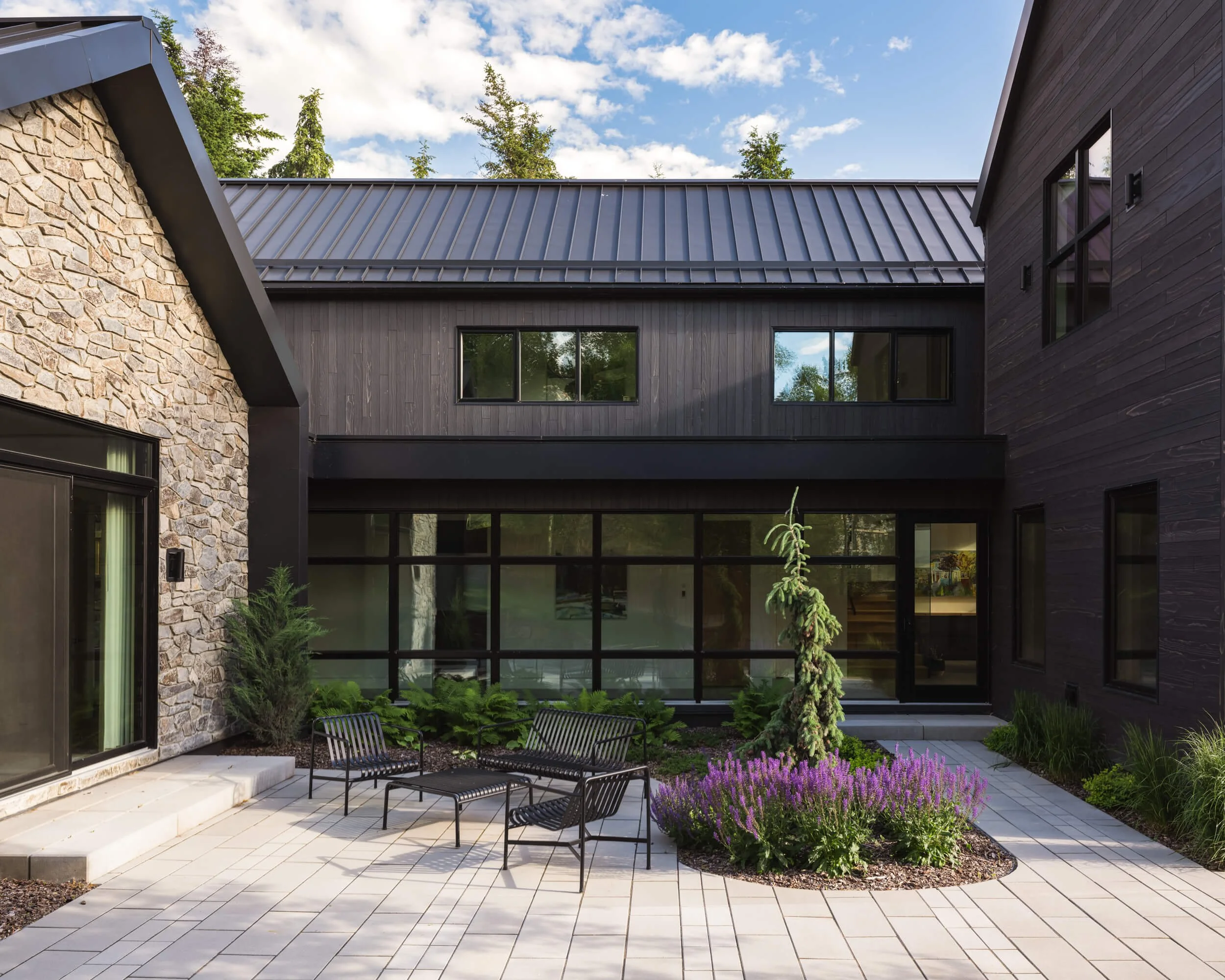 coleman-residence-invermere-courtyard-glazed-connector-architectural-photographer-matt-anthony.jpg