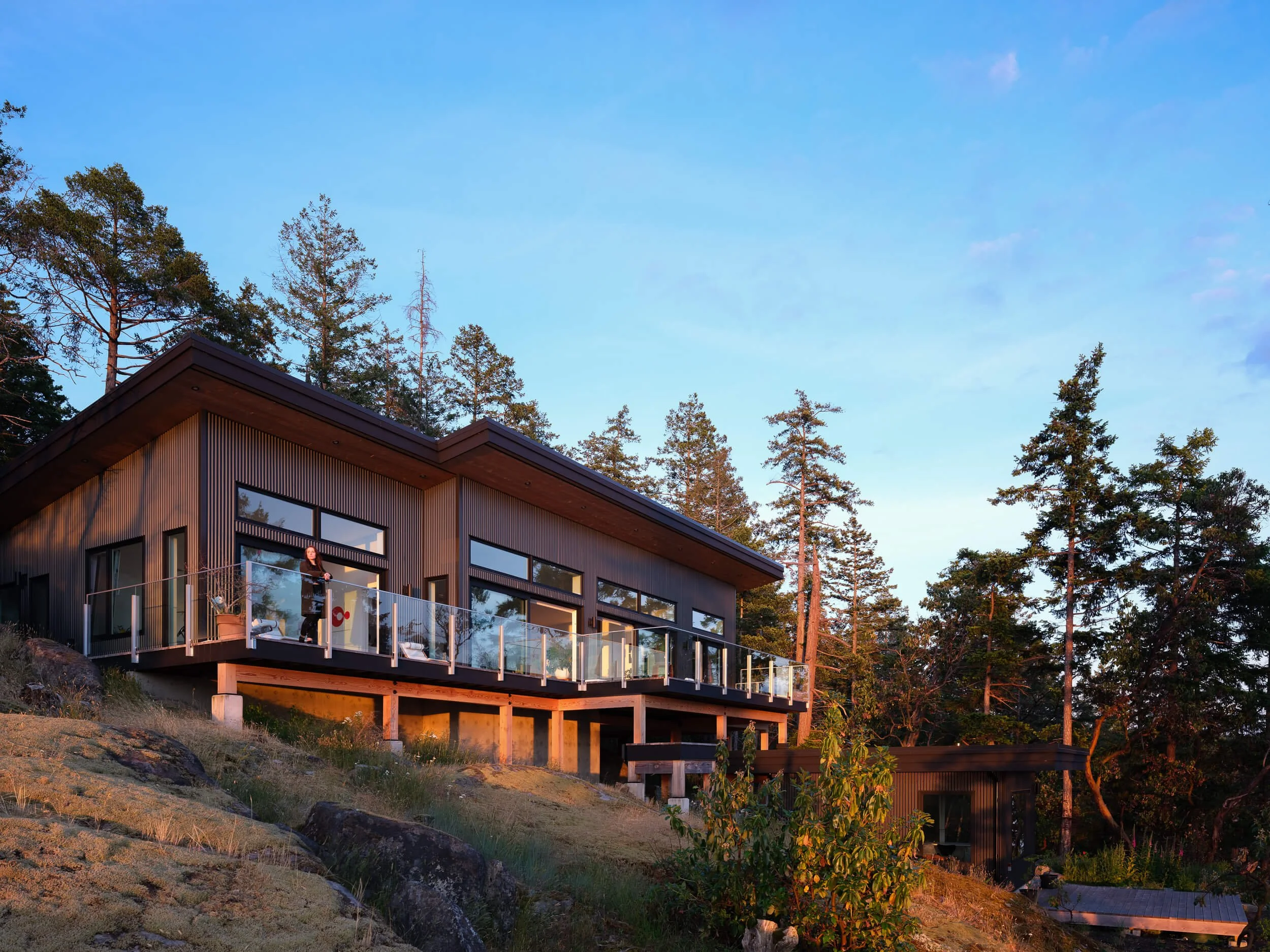 oles-cove-halfmoon-bay-sunset-house-on-the-rock-bluff-architectural-photographer-matt-anthony.jpg
