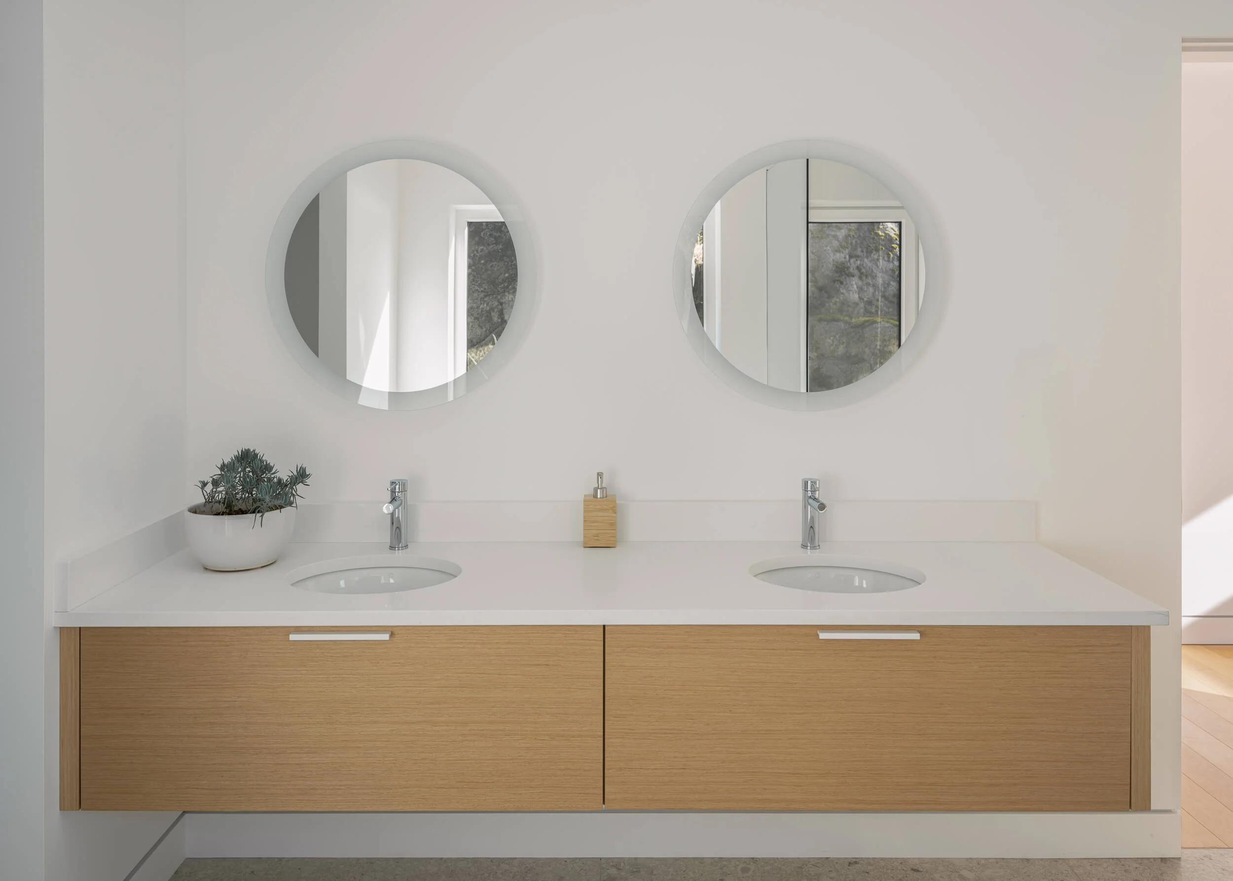 oles-cove-halfmoon-bay-white-oak-double-vanity-round-mirrors-architectural-photographer-matt-anthony.jpg