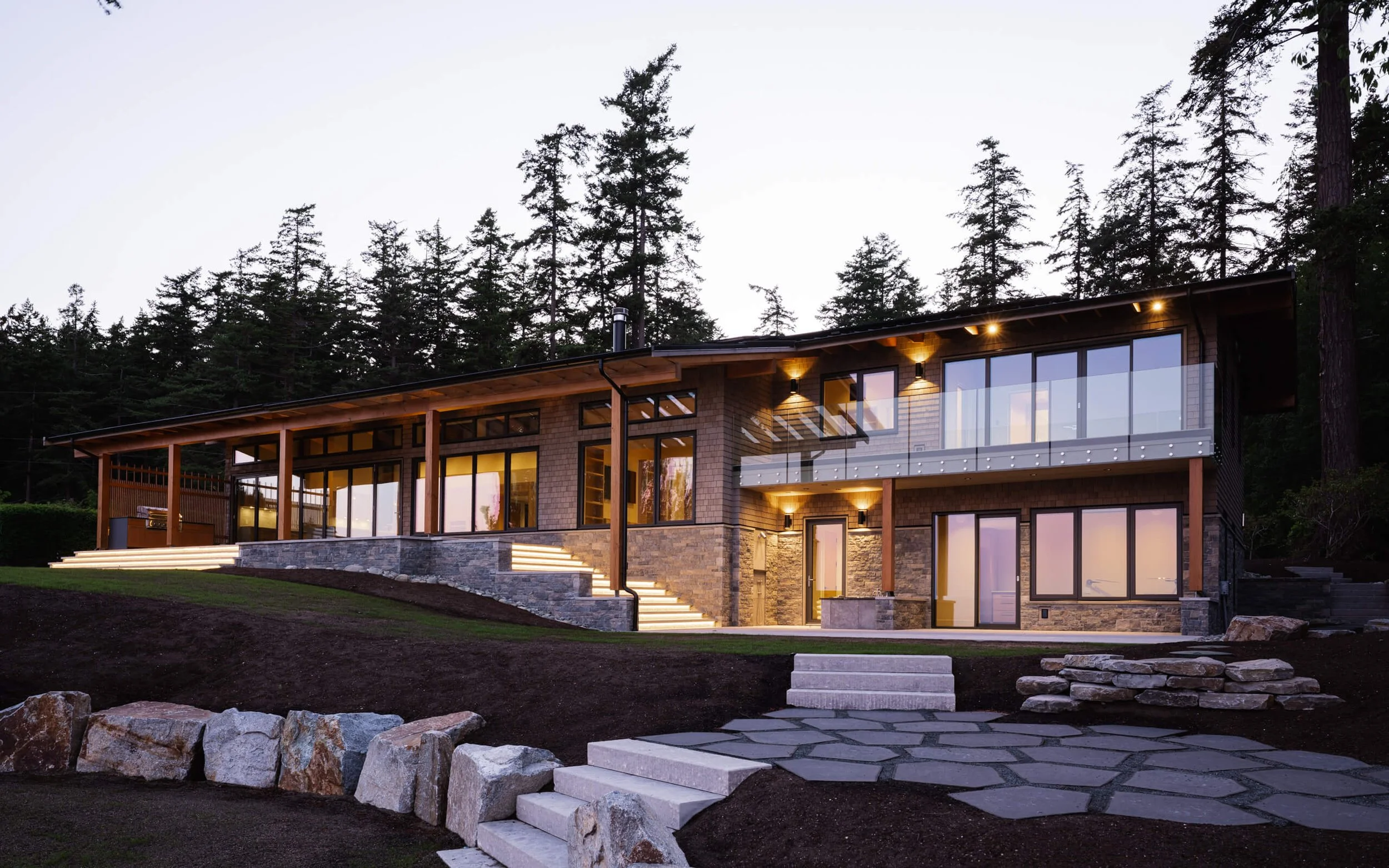 desolation-sound-residence-dusk-waterside-elevation-architectural-photographer-matt-anthony.jpg