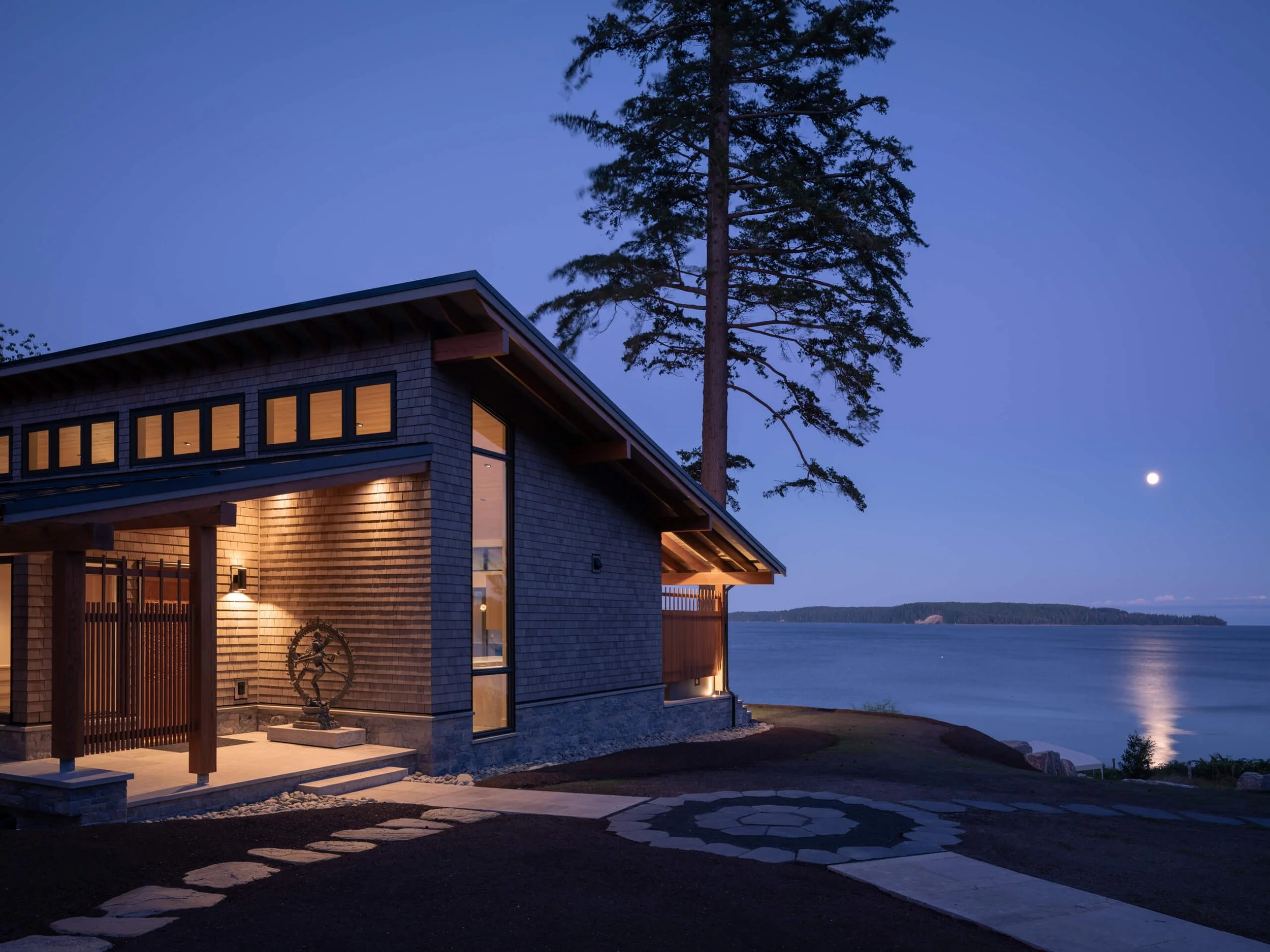 desolation-sound-residence-blue-hour-moonrise-and-reflection-architectural-photographer-matt-anthony.jpg