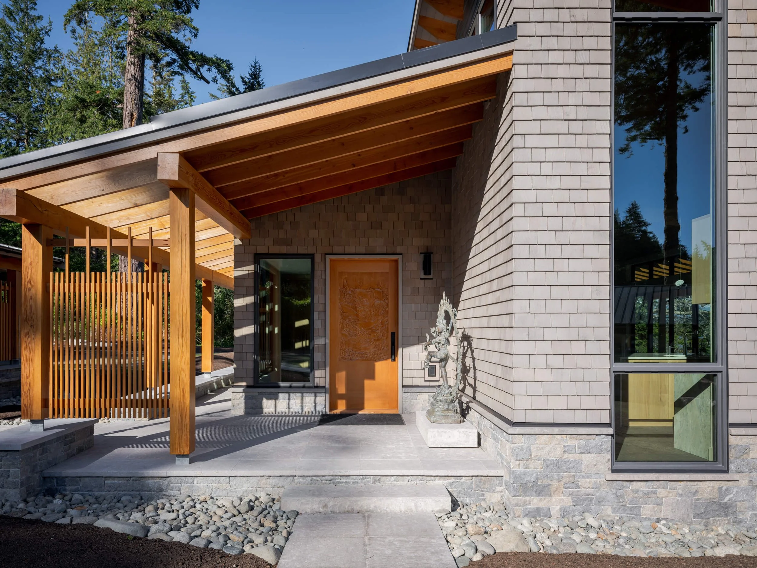 desolation-sound-residence-carved-wood-front-door-architectural-photographer-matt-anthony.jpg
