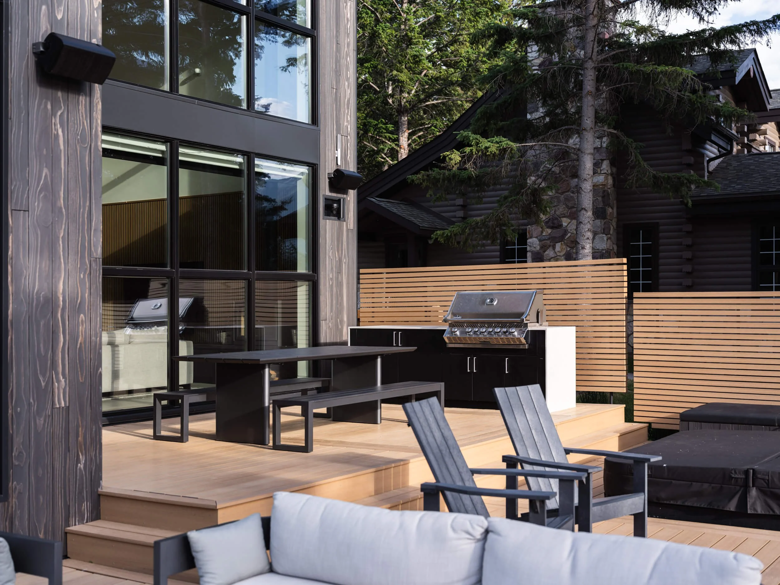 coleman-residence-invermere-deck-outdoor-kitchen-and-dining-architectural-photographer-matt-anthony.jpg