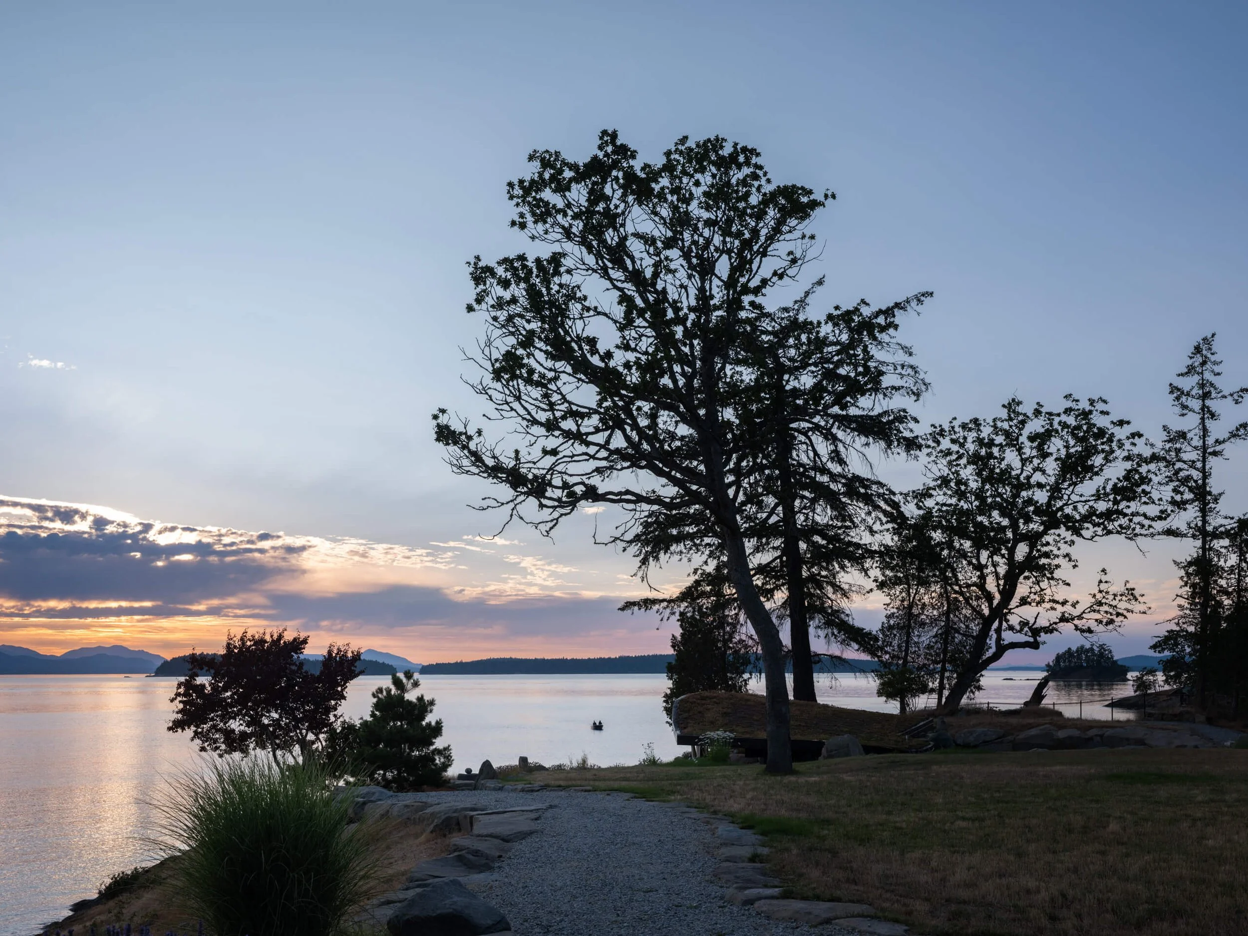 salt-spring-island-residence-sunset-over-the-strait-architectural-photographer-matt-anthony.jpg