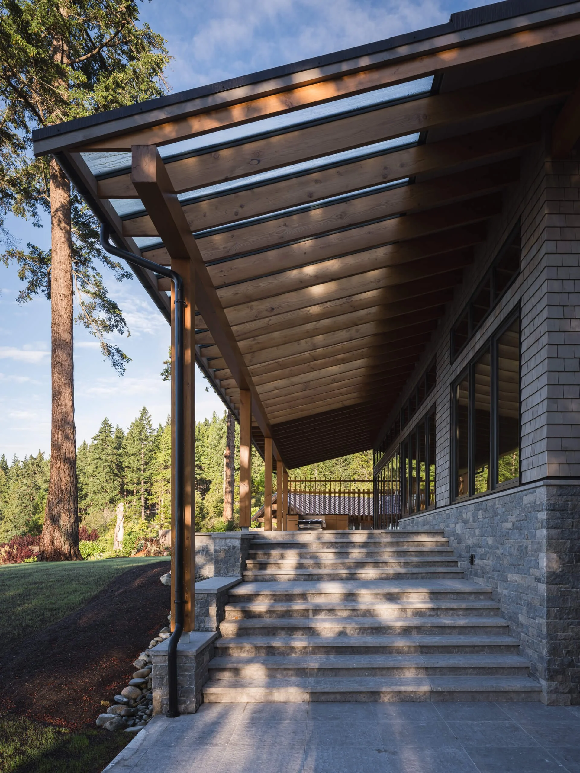 desolation-sound-residence-covered-veranda-timber-posts-architectural-photographer-matt-anthony.jpg