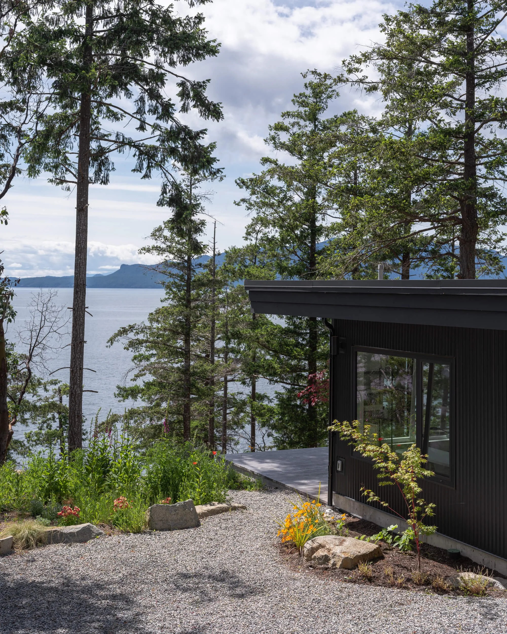 oles-cove-halfmoon-bay-house-corner-over-the-ocean-architectural-photographer-matt-anthony.jpg