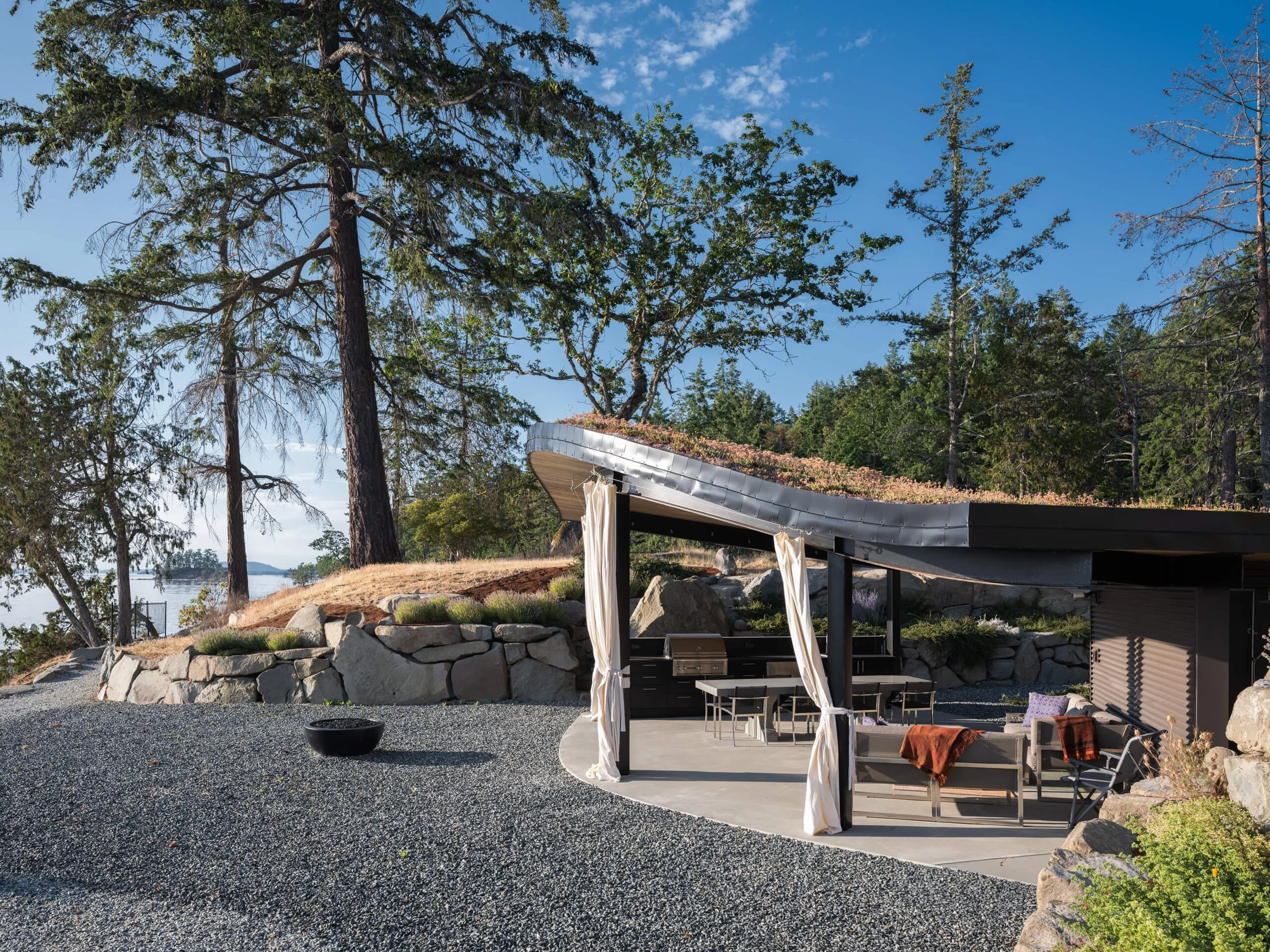 salt-spring-island-residence-green-roof-pavilion-outdoor-kitchen-architectural-photographer-matt-anthony.jpg