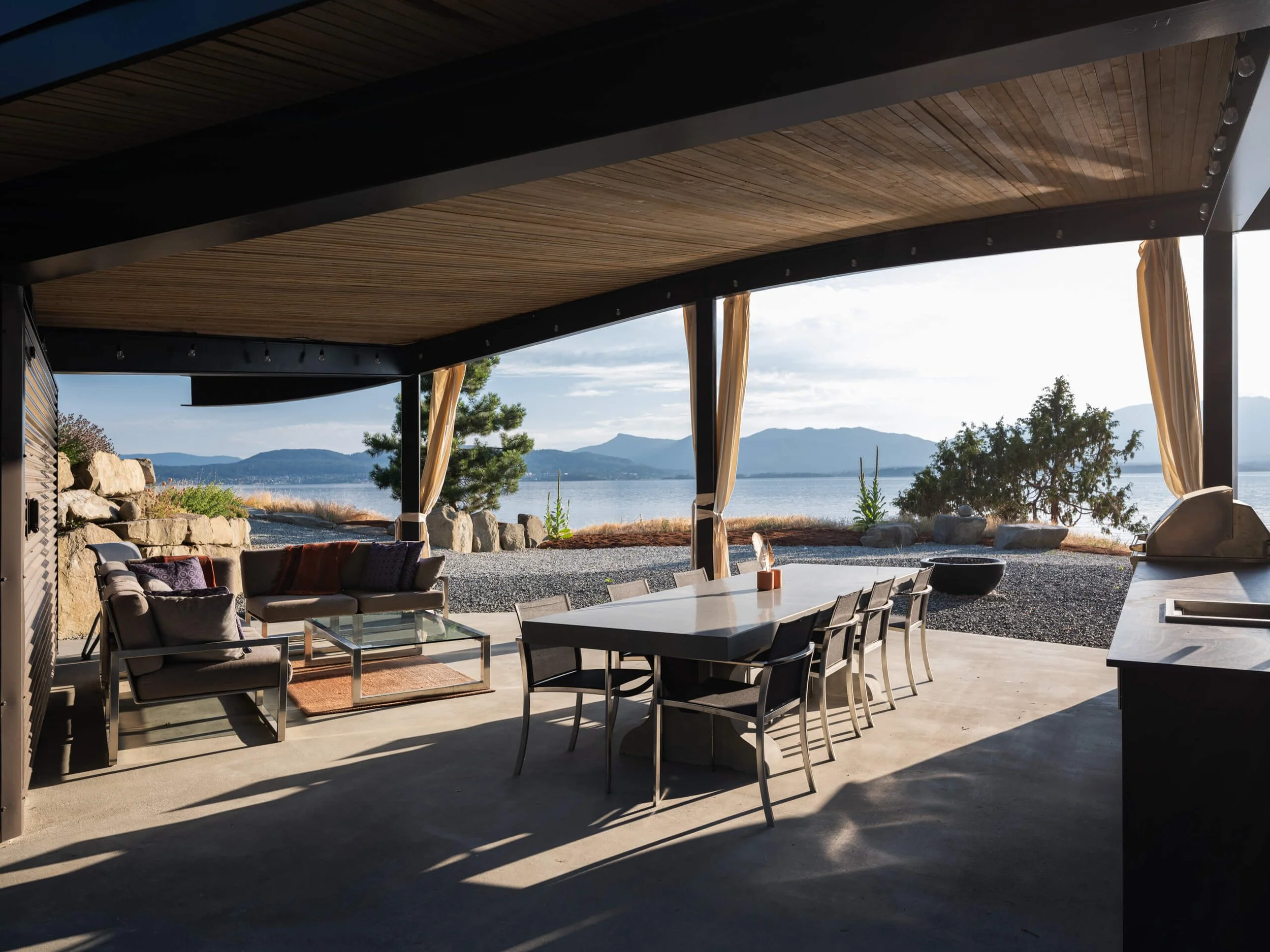 salt-spring-island-residence-under-the-green-roof-pavilion-architectural-photographer-matt-anthony.jpg