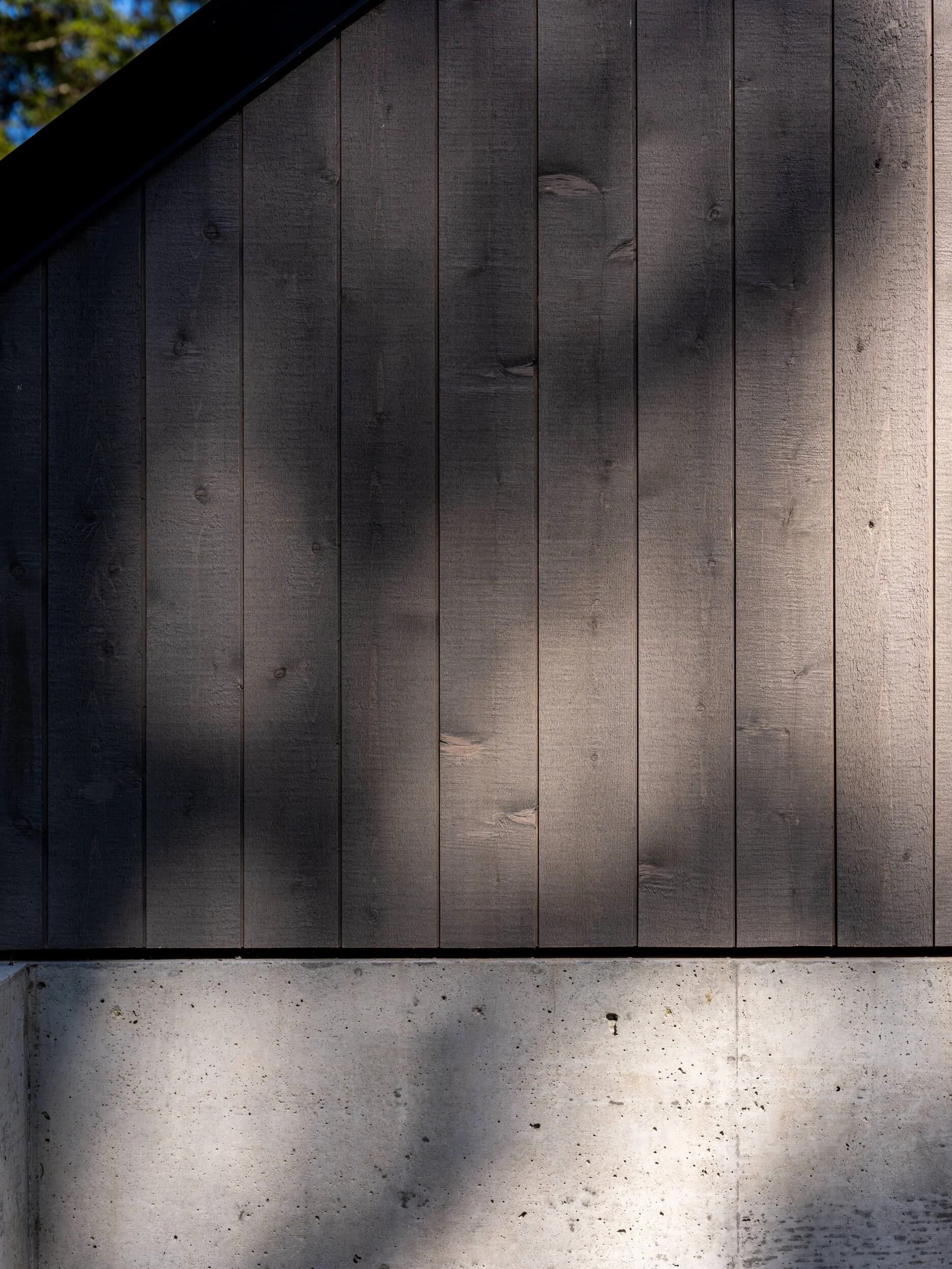 johnstone-road-madeira-park-cedar-and-board-formed-concrete-detail-architectural-photographer-matt-anthony.jpg