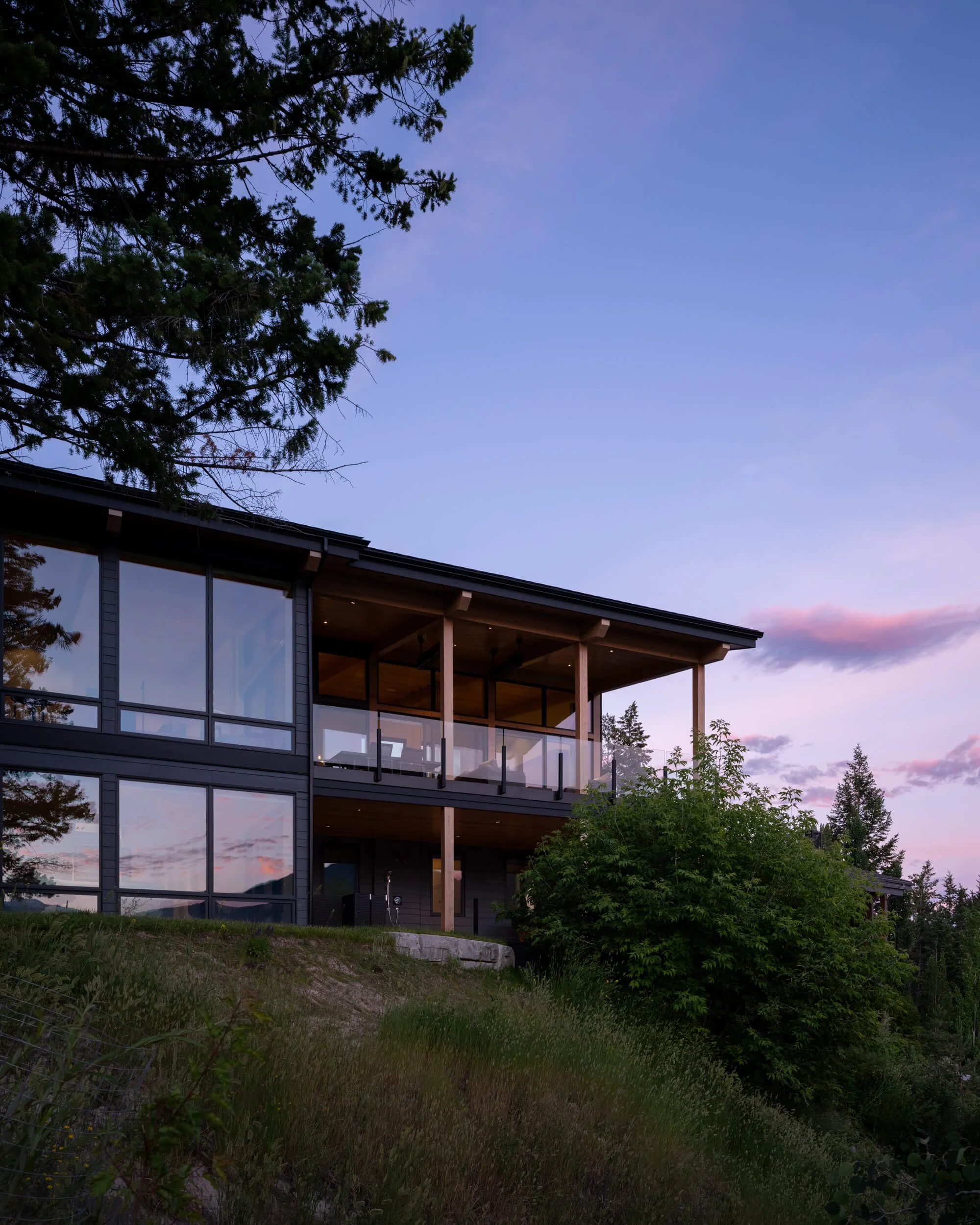 schmidt-residence-invermere-dusk-from-the-lawn-architectural-photographer-matt-anthony.jpg
