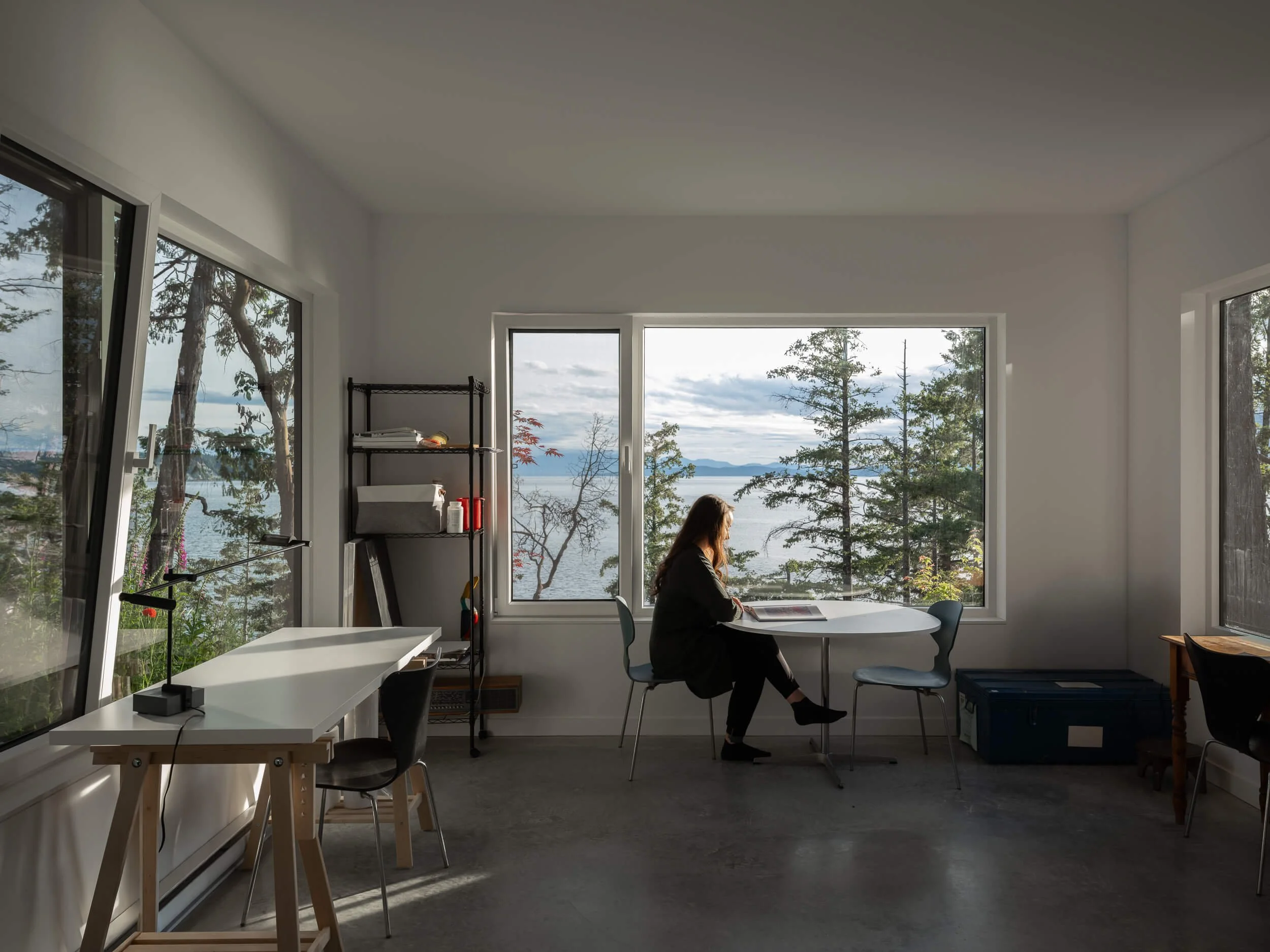 oles-cove-halfmoon-bay-studio-interior-picture-windows-architectural-photographer-matt-anthony.jpg