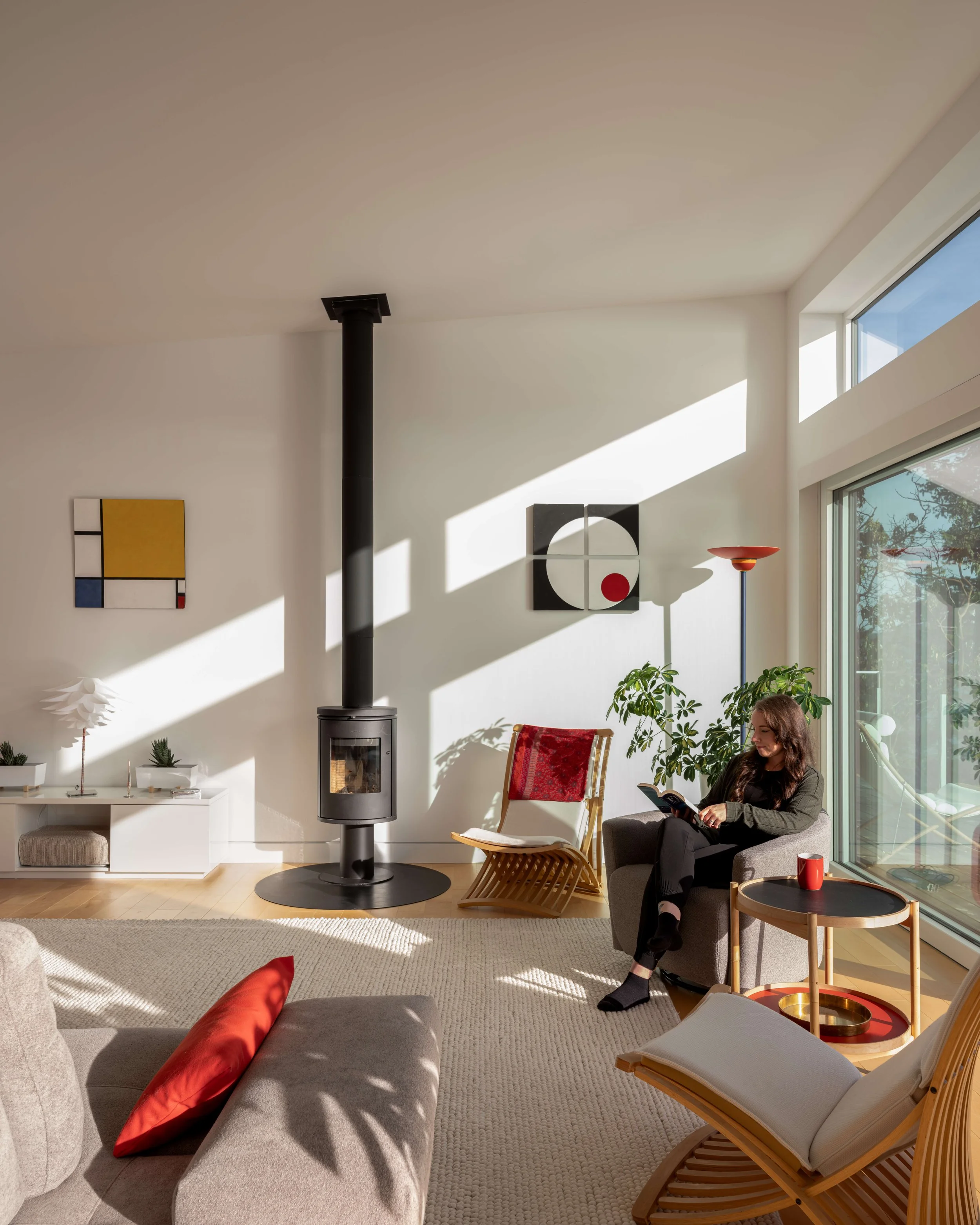 oles-cove-halfmoon-bay-reading-by-the-wood-stove-architectural-photographer-matt-anthony.jpg