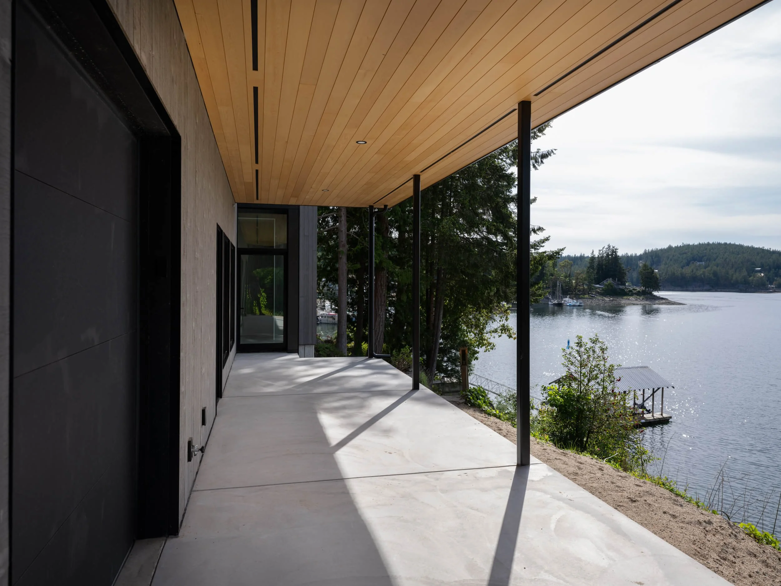 johnstone-road-madeira-park-covered-walkway-at-the-bluff-architectural-photographer-matt-anthony.jpg