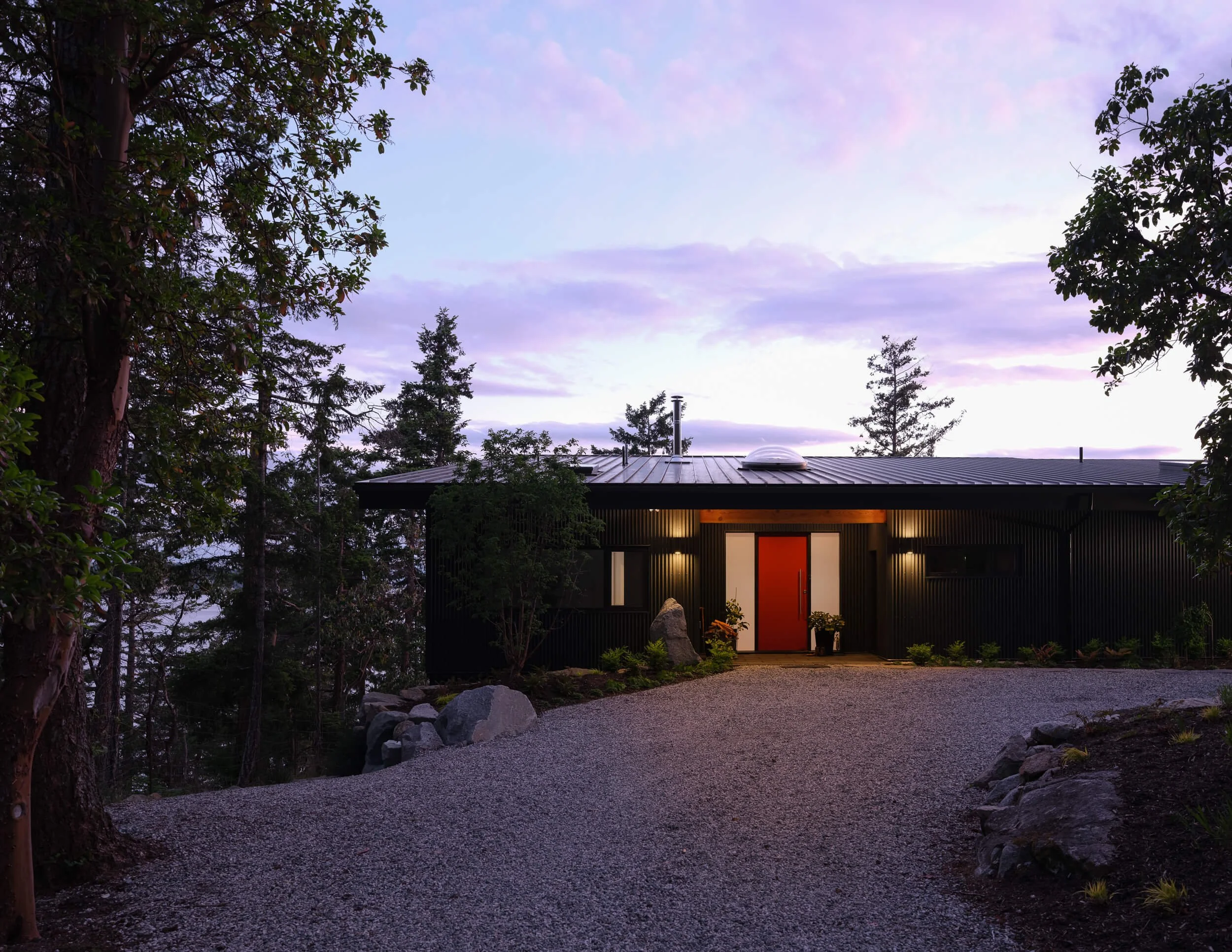 oles-cove-halfmoon-bay-dusk-entry-facade-lit-red-door-architectural-photographer-matt-anthony.jpg