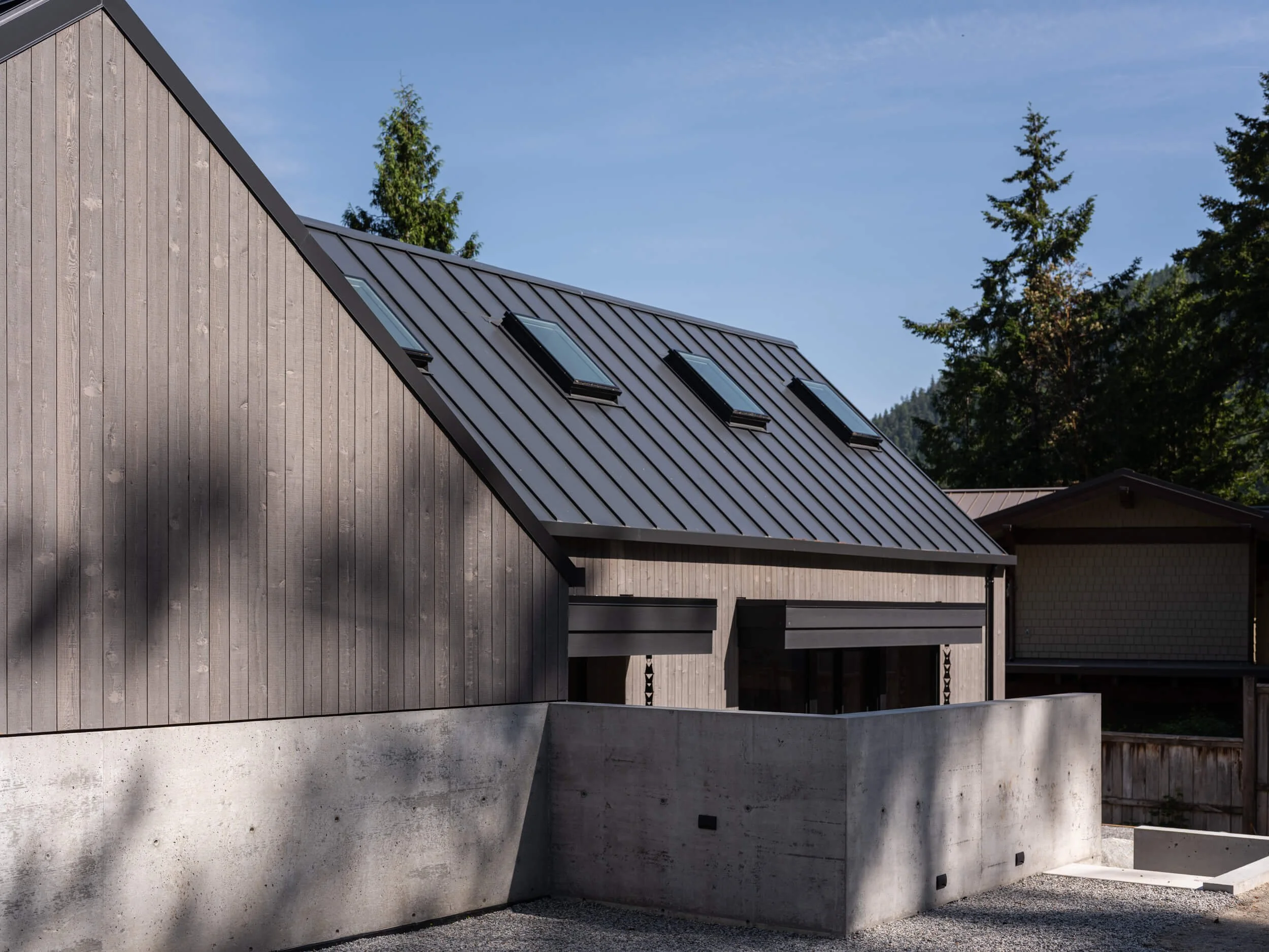 johnstone-road-madeira-park-rear-court-skylit-garage-wing-architectural-photographer-matt-anthony.jpg
