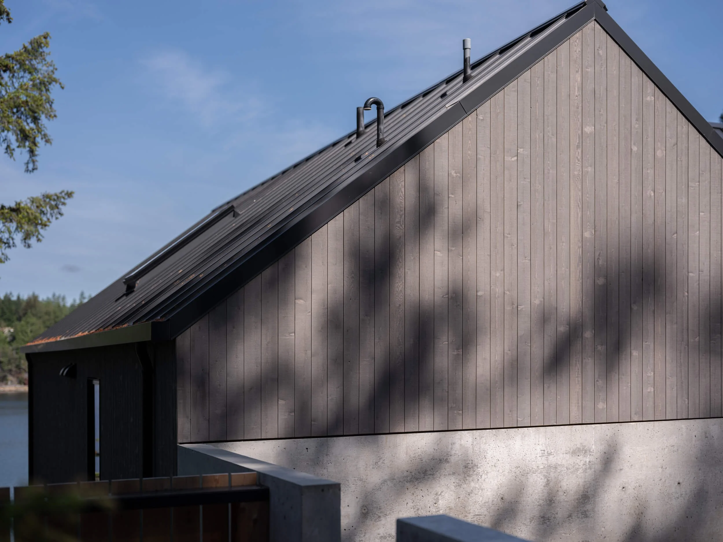 johnstone-road-madeira-park-side-gable-from-below-architectural-photographer-matt-anthony.jpg