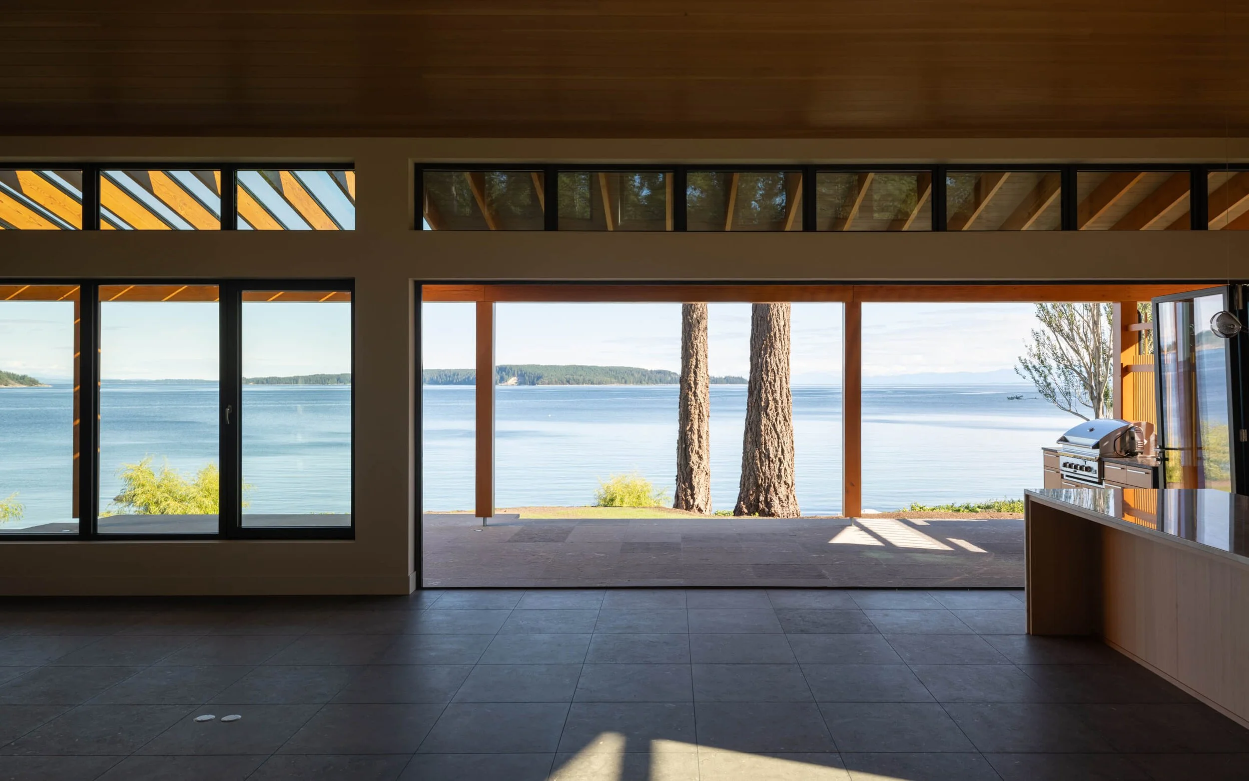 desolation-sound-residence-open-corner-to-the-water-architectural-photographer-matt-anthony.jpg