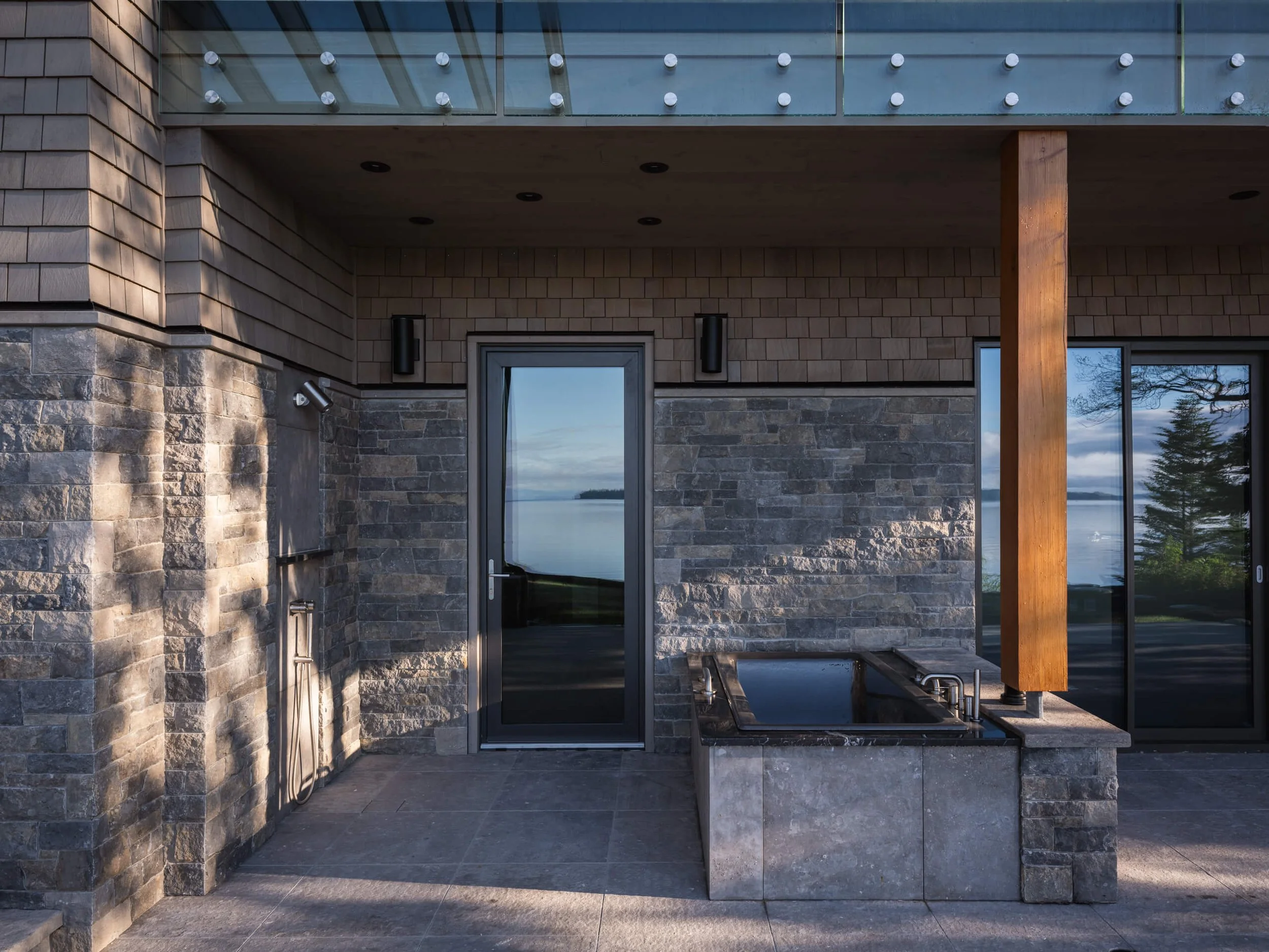 desolation-sound-residence-outdoor-soaking-tub-ocean-view-architectural-photographer-matt-anthony.jpg