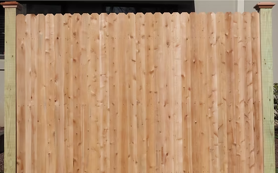 Select Series W304 wood fence with scalloped top and tight vertical boards in Bergen County, NJ