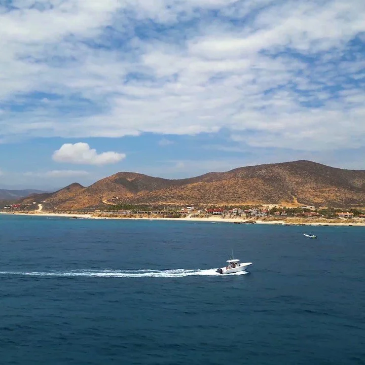 Hooked on adventure 🎣 Fishing in the Sea of Cortez with incredible mountain views and our Sonadora boat taking us there in style! 🌊⁠
⁠
#SonadoraResort #FishingAdventure #SeaOfCortez #SonadoraBoat #TropicalFishing #OceanViews #CatchOfTheDay #Fishing
