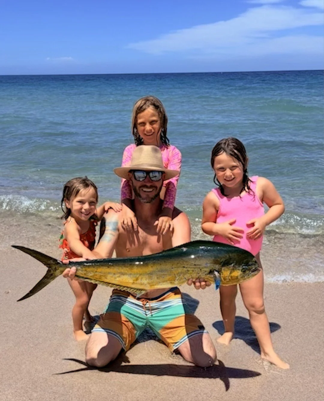 A true family triumph! A fly fisherman&rsquo;s dream&mdash;our guest landed this beautiful dorado right off the beach after his daughter spotted the fish just offshore. A great day fishing at Sonadora 🎣⁠
⁠
#Sonadora #BajaFishing #FlyFishing #Dorado 
