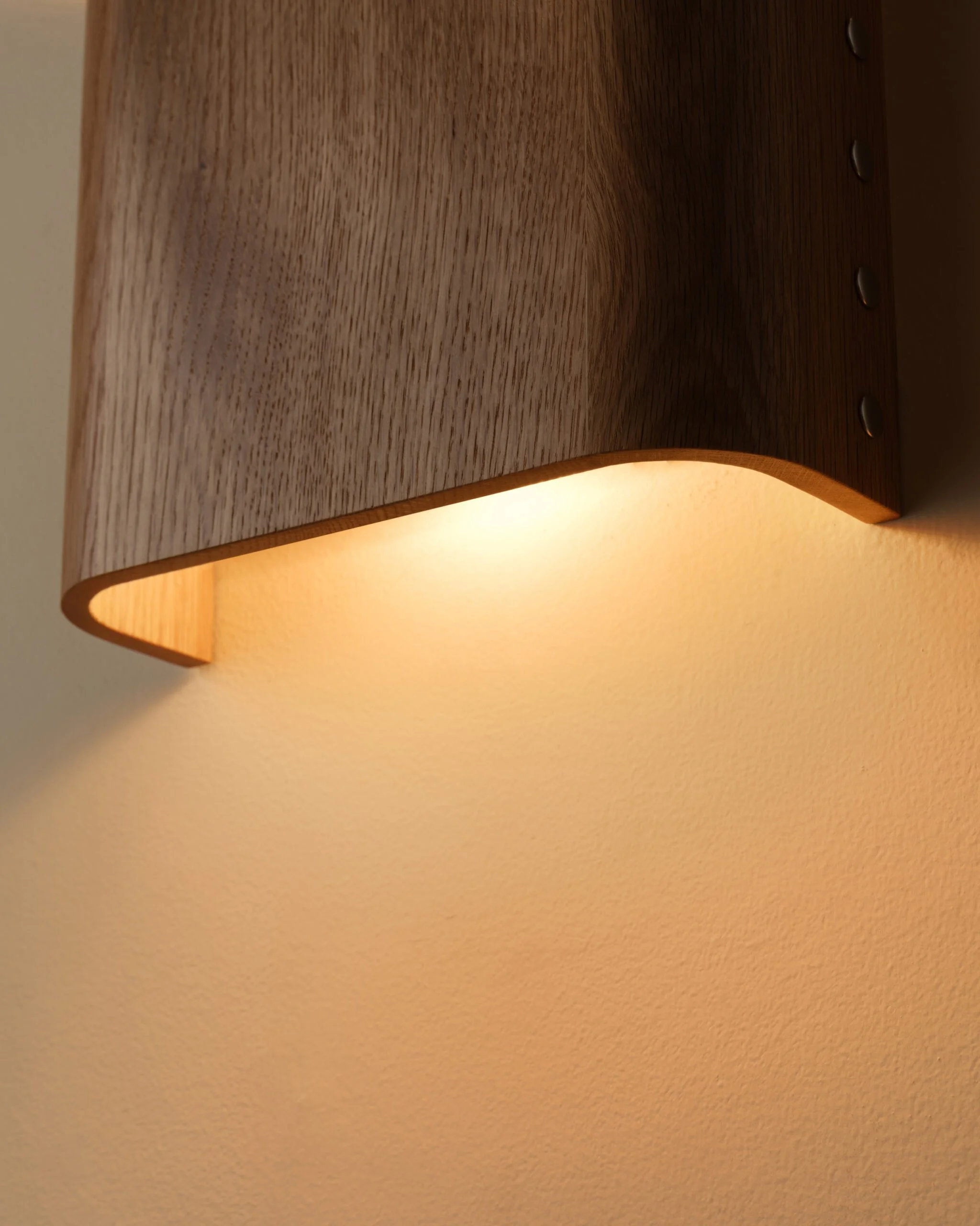Stud-Sconce_Curved-1_OakSilver_3-scaled.jpg