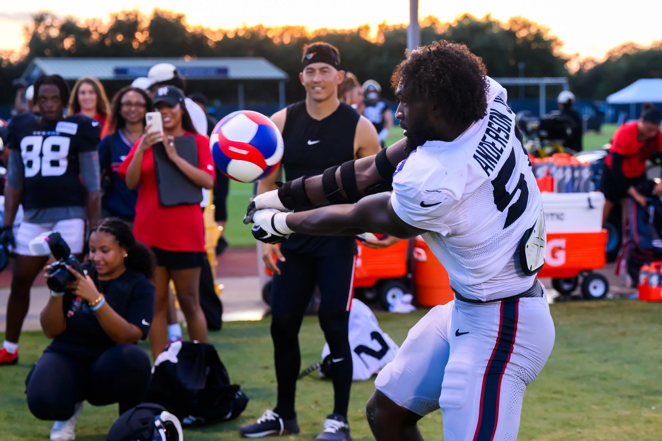 2026_0808_TrainingCamp_Practice9_0623.jpg