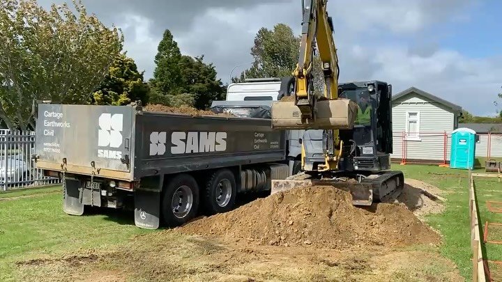 All go for the boys today busy auger drilling and carting ready for piles to go in 🕳️🕳️🕳️🕳️

@samscivil #samscivilanddrainage #samscivil