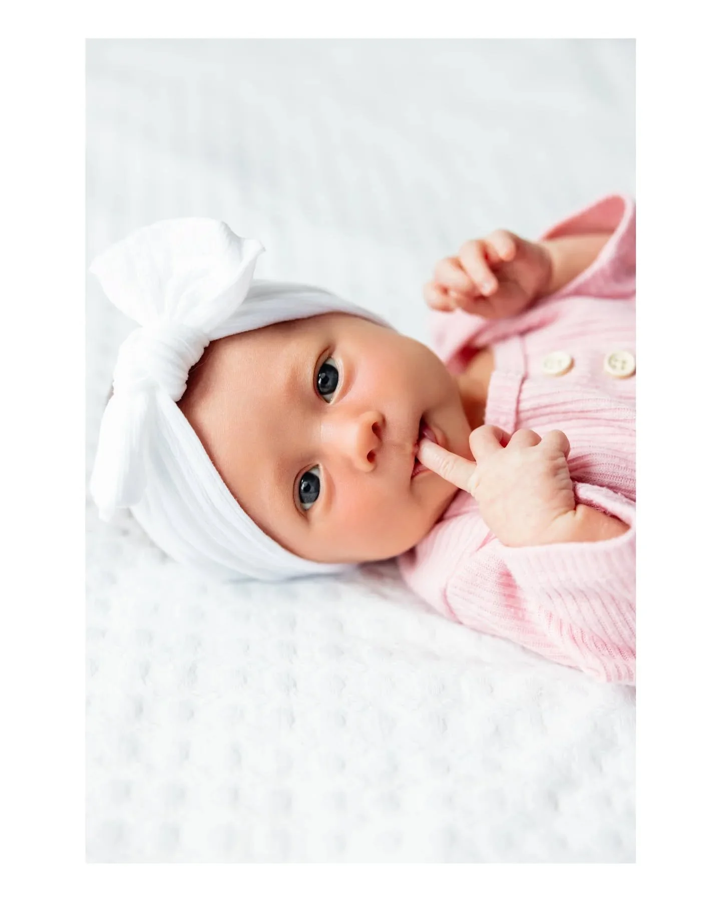 A lifestyle newborn session isn&rsquo;t about perfect posing&mdash;it&rsquo;s about capturing your baby in their natural environment.&nbsp;

Whether we&rsquo;re in your home or my studio, we focus on real moments: snuggling with mom and dad, stretchi