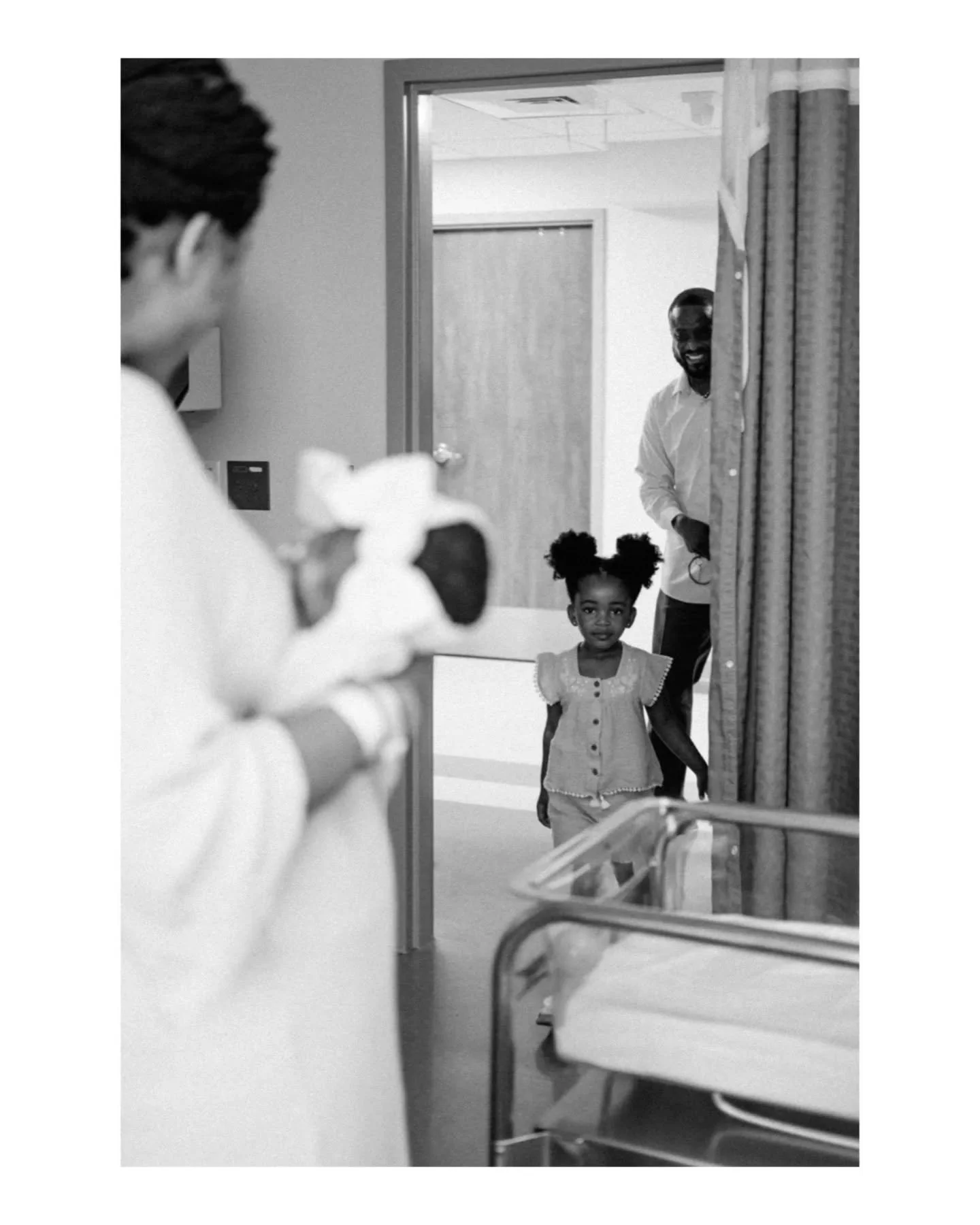 The early days of your baby&rsquo;s life are also worth remembering. Newborn photos don&rsquo;t always have to be taken at home - they can be created at the hospital within the first 48 hours after birth. 

These days are so real and so full of emoti