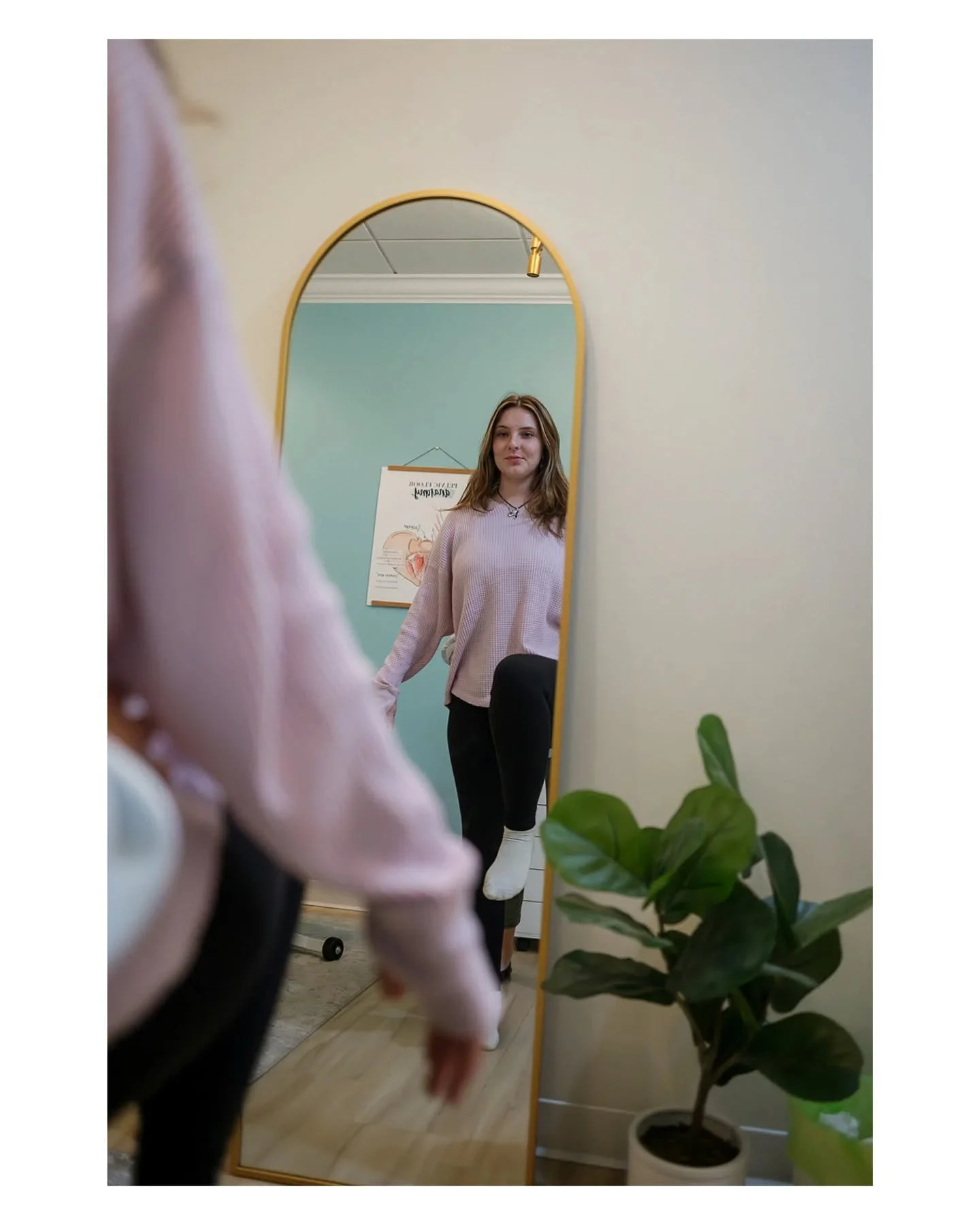 Have you tried pelvic health therapy, but were frustrated that the time with your therapist was SHORT, treatments were the same each visit, or you just got kegels? 

If so, @rvaholisticpt is the place for you! 

All of our treatments are an hour (or 