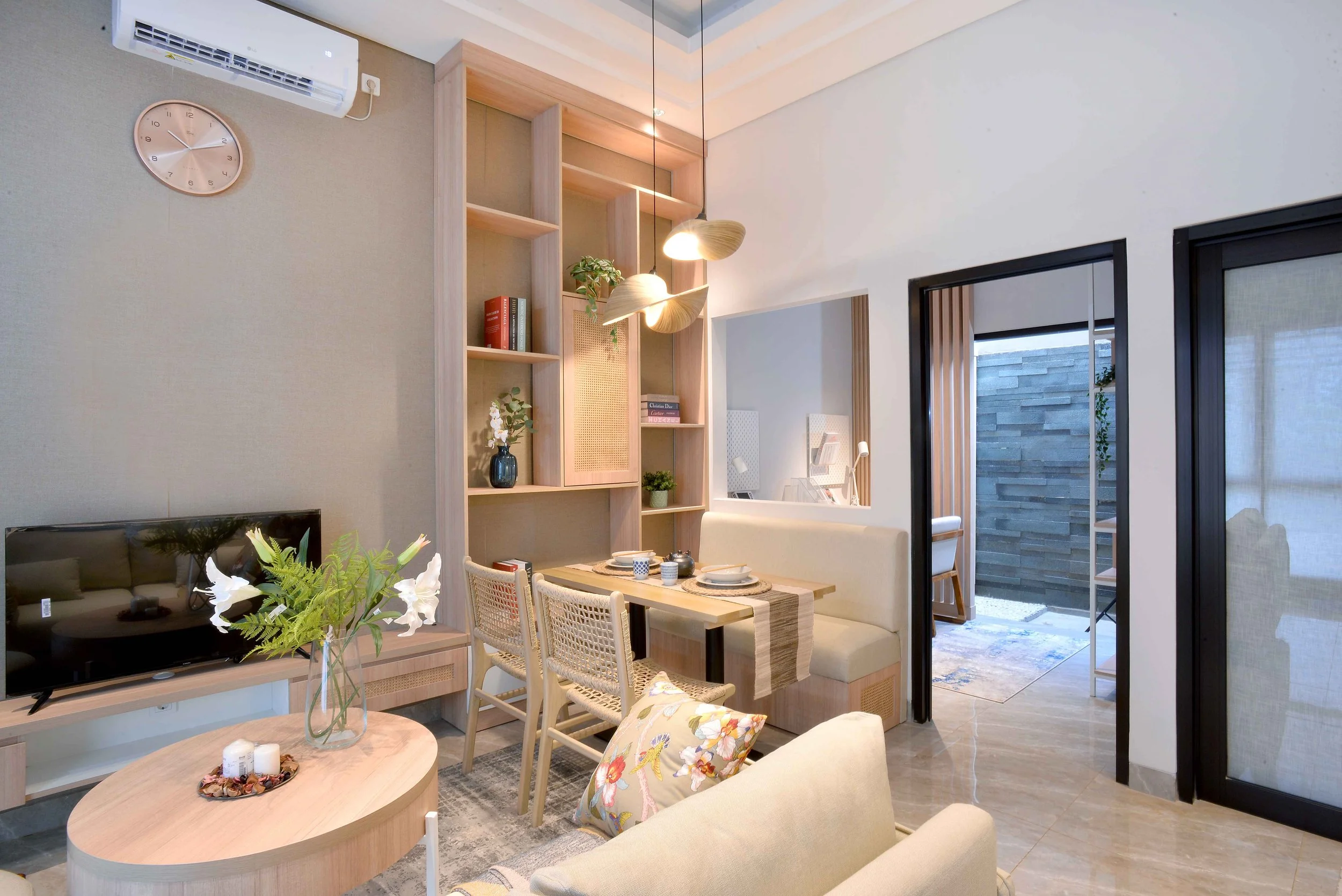 Interior of Irish 2.jpg