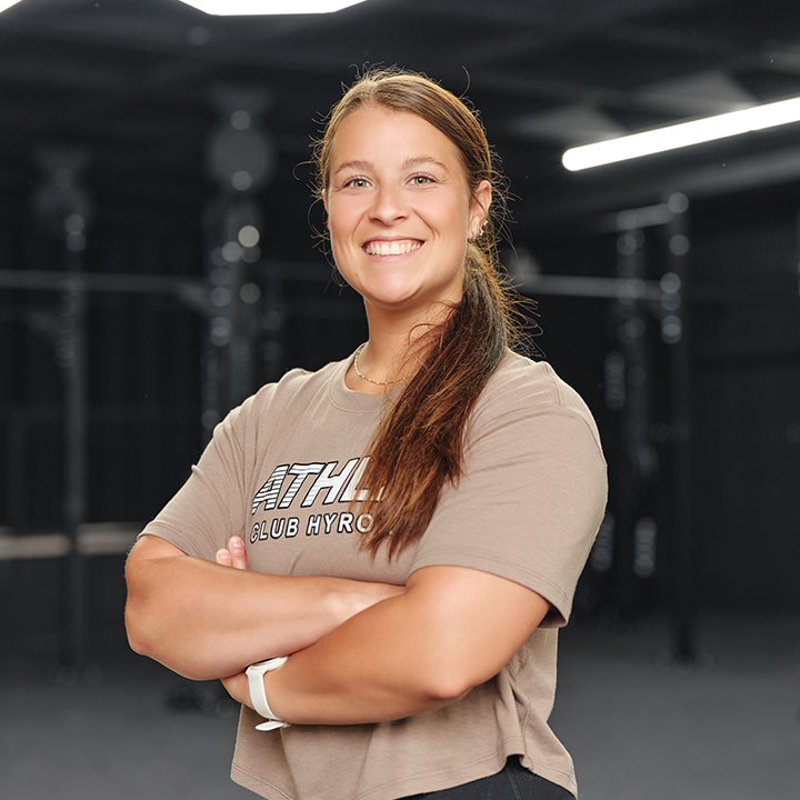 Claudine, Samuel, entraîneur de cours de groupe chez ATHLX