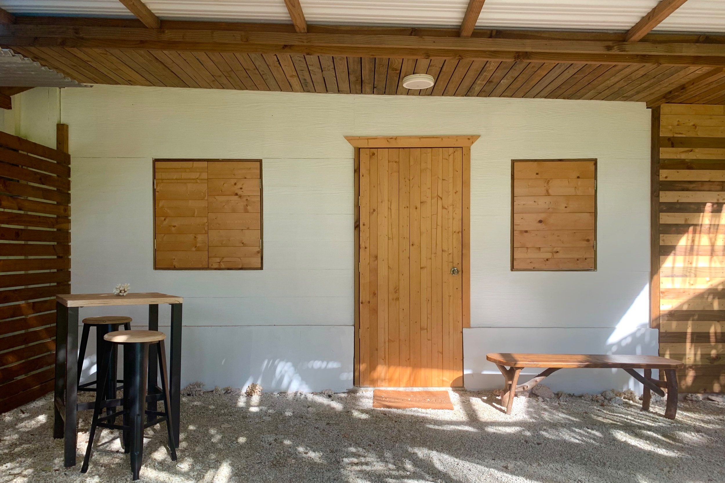 Exterior view of Kura Ora Guest House in Rangiroa