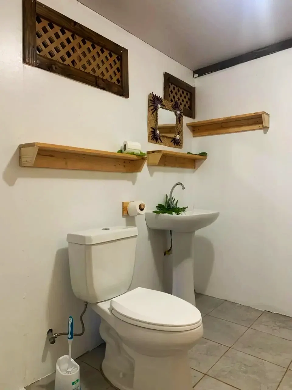 One clean and comfortable bathroom in the dormitory at Kura Ora Guest House in Rangiroa