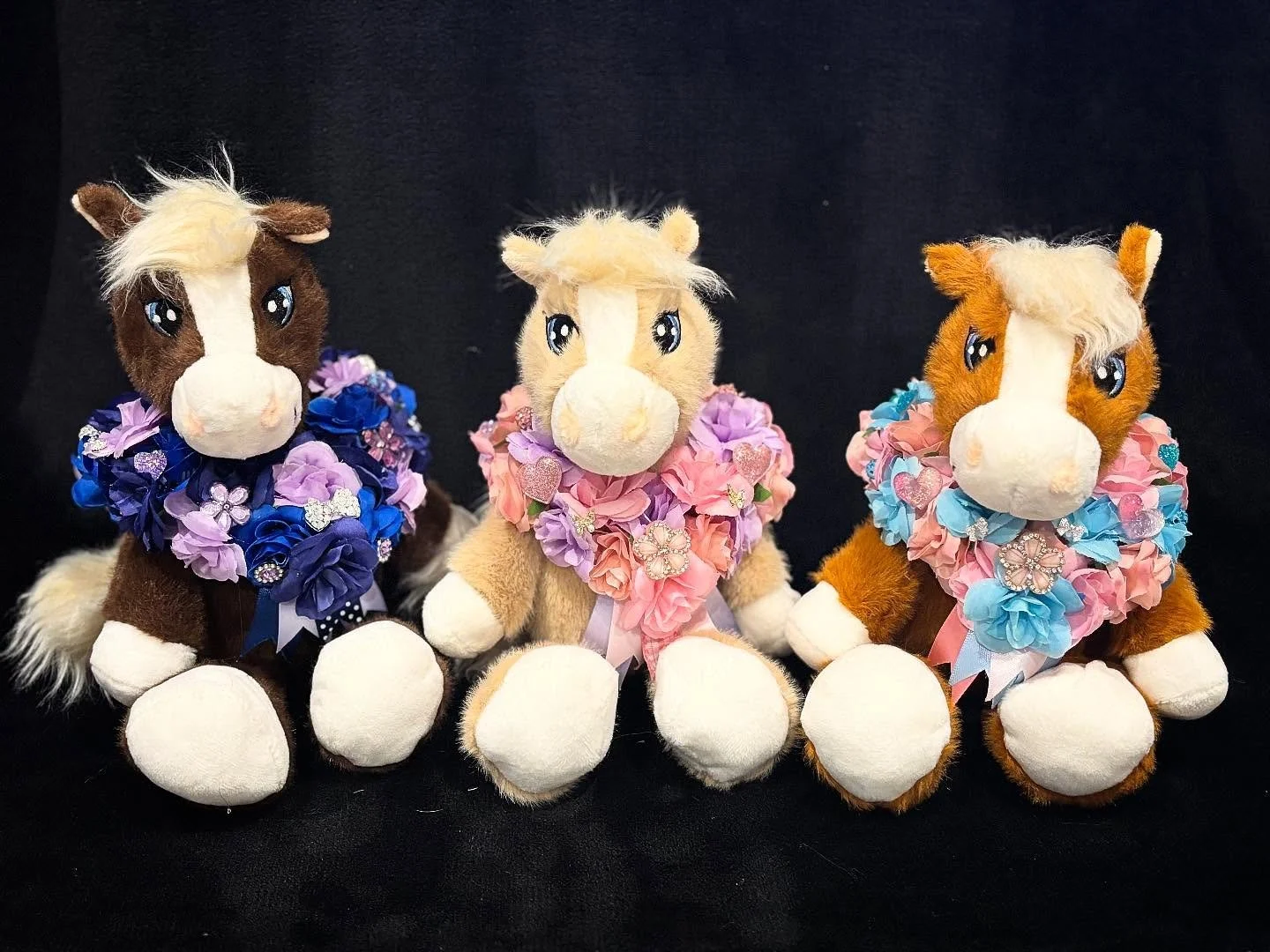 A couple of Palomino Ponies finished today and heading out to their new homes 💛⭐️🎀
