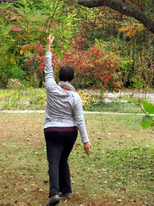 Demo of somatic movement - Lee Fogel Somatic Therapist