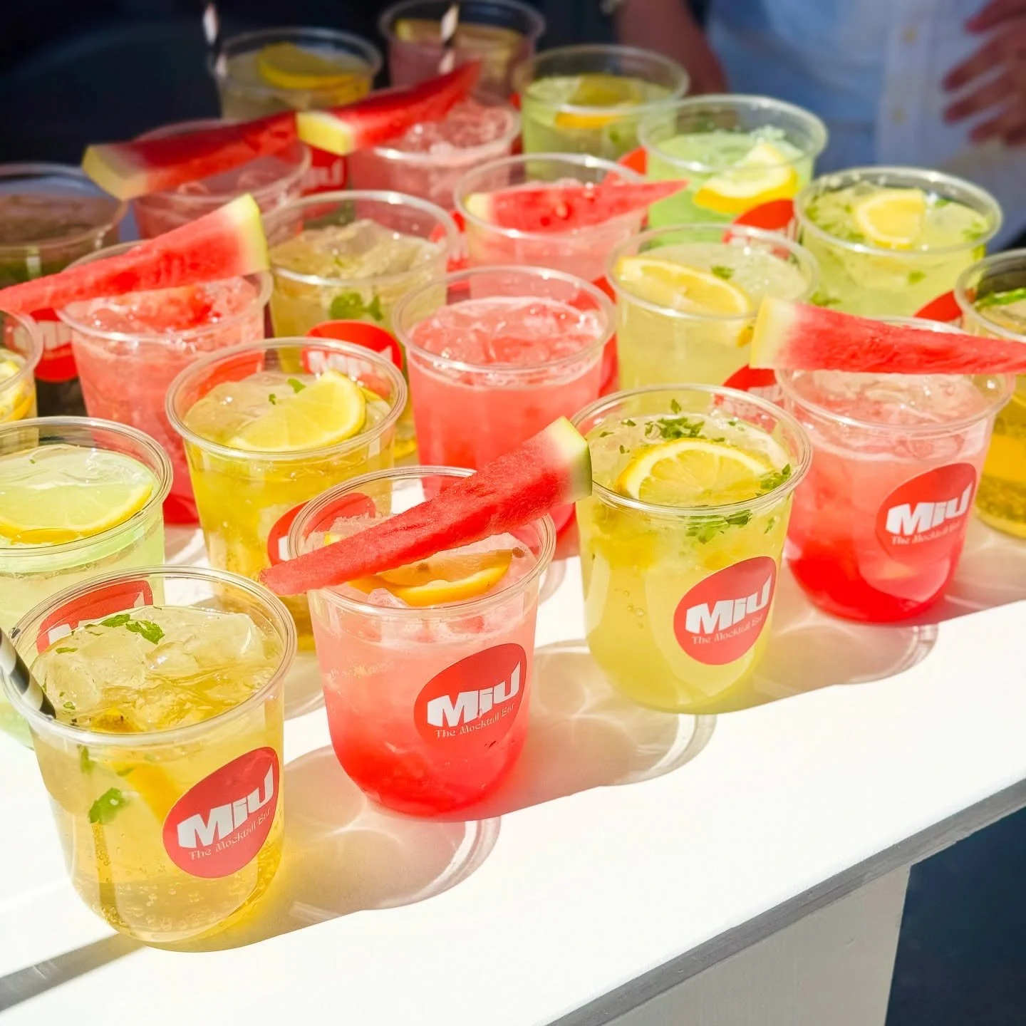 POV: It&rsquo;s 30 &deg;C, and you walk into the groom&rsquo;s side on the wedding morning&hellip; and see this line-up 🔥🍹 What do you do ? 😝

Our signature mocktails, served unlimited throughout the morning, keeping your guests hydrated &amp; cel