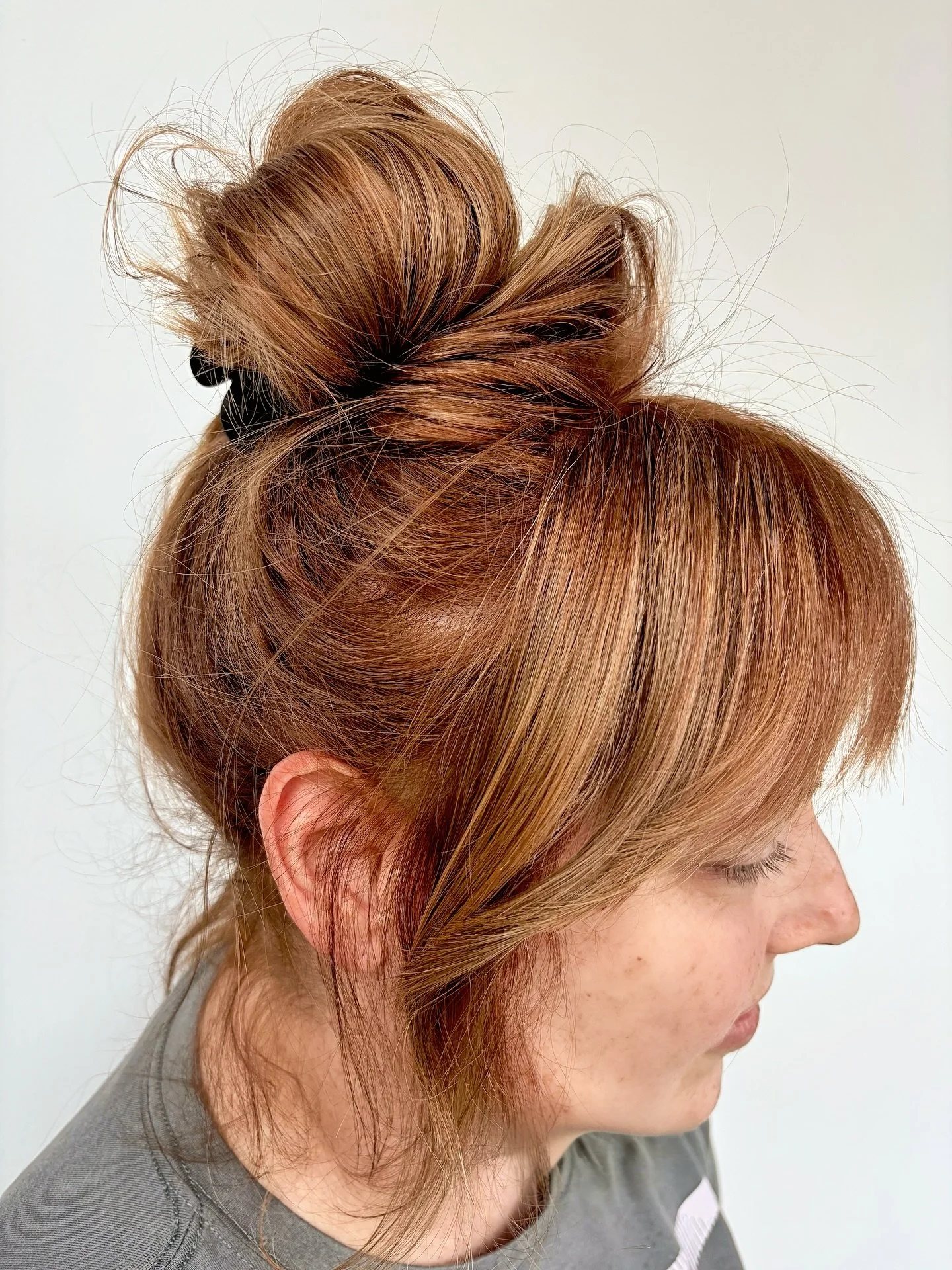 Are you ready to elevate your look with a modern fringe?&hellip;Don&rsquo;t blame me when you fall in love. 😘 
🧡COLOR
🧡HAIRCUT
🧡FRINGE DEBUT
.

#spokanehairstylist
#spokanestylist
#spokanesalon
#spokaneblondes
#spokanecolorspecialist
