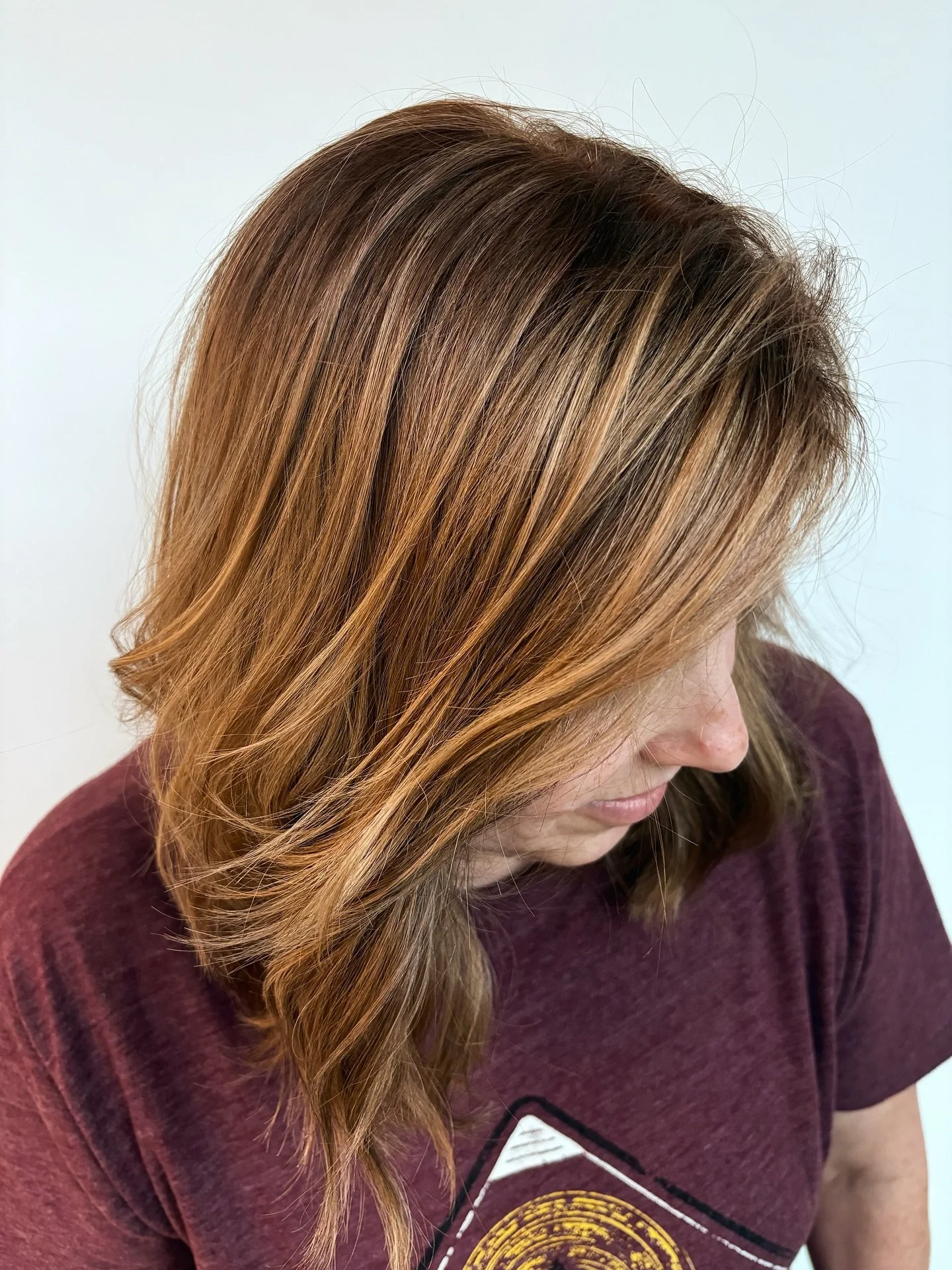 Sunkissed ribbons + soft caramel dimension 🍯✨
This lived-in brunette brings warmth, movement, and that effortless glow we all crave.
A little refresh, a lot of richness.

Color that works with your grow-out, not against it.

Book your glow-up&mdash;