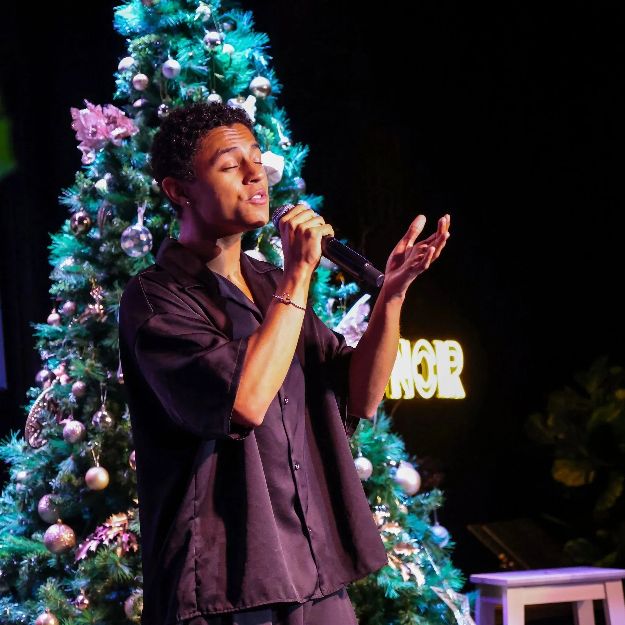 Tawanda singing 
Michael Jackson