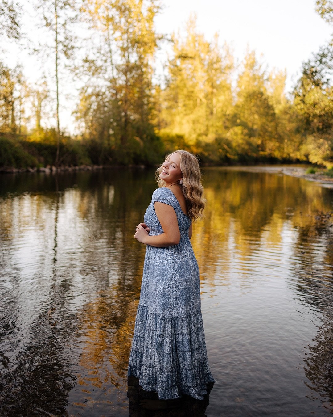 also happy mom&rsquo;s day to my mother @lilyyross_ 🙂&zwj;↕️ 
-
-
-
#seattlephotographer #styledsenior #portraitphotography #seniorphotographer #seniorphotography #seniorportraits #classof2025 #seattleseniorphotographer #seniorstyleguide #ssgmagazin