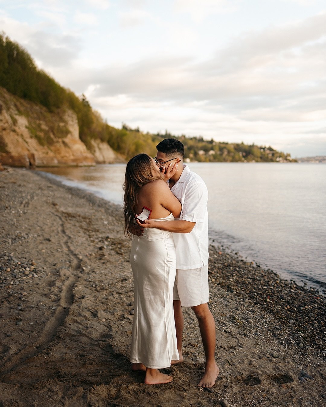 Nebraska bf&amp;gf VISIT Seattle and GET ENGAGED!!?!! Now they&rsquo;re FIANC&Eacute;ES!?? (((NOT CLICKBAIT!!))) @_reina_macias !!! 🐚🤍💍👰🏽&zwj;♀️🤵🏽&zwj;♂️🌊🕊️