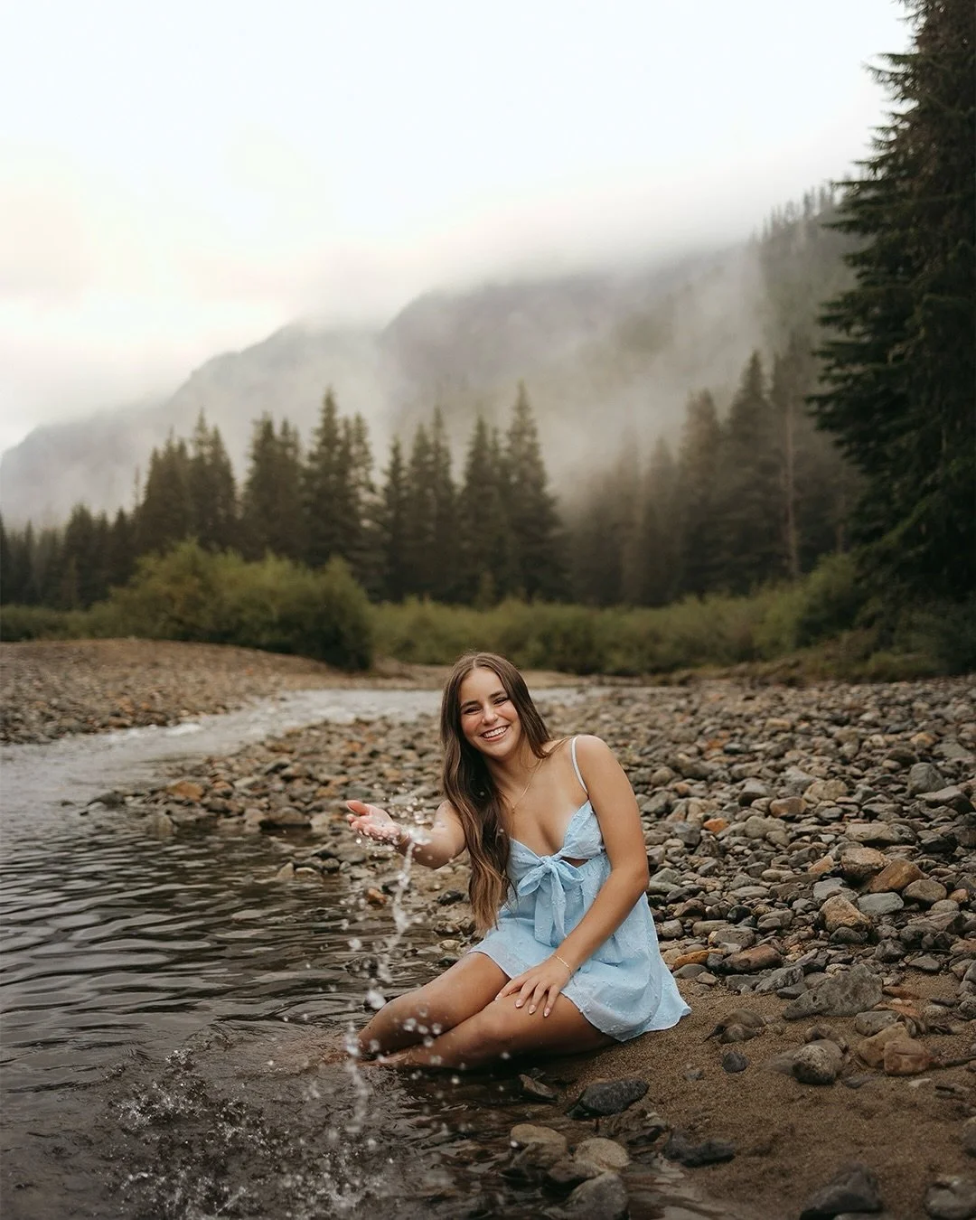 if you think i&rsquo;m done posting senior sundays you&rsquo;re WRONG!!!!!!! @grace.harkinss giving the people the inspo they deserve ⛅️🌊🫐🧺🫧
-
-
-
#seattlephotographer #styledsenior #portraitphotography #seniorphotographer #seniorphotography #sen