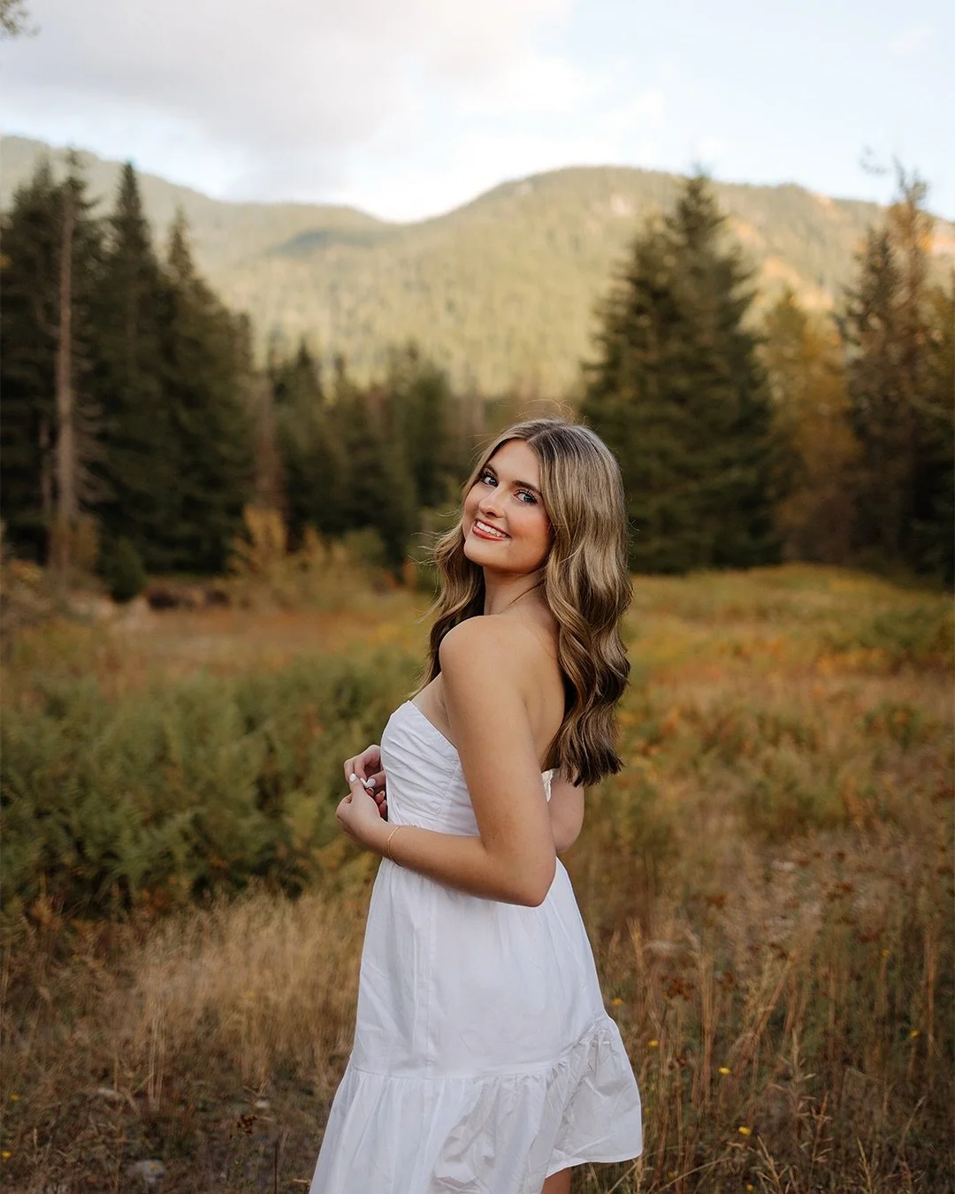 Only a few September spots left!!! Your pics could look like @lilly.huizinga&rsquo;s!!!! DM me! 
-
-
-
#seattlephotographer #styledsenior #portraitphotography #seniorphotographer #seniorphotography #seniorportraits #classof2025 #seattleseniorphotogra