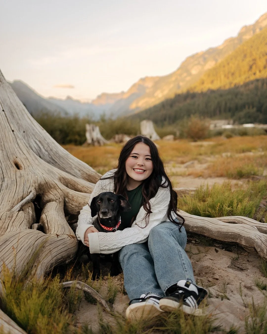 senior sunday with this princess !! oh and @sarahlilley_ too ((; !!!! 🪾🌾🐾🏔️🌱
-
-
-
#seattlephotographer #classof2026 #seniorphotos #seniorpictures #seniorsunday