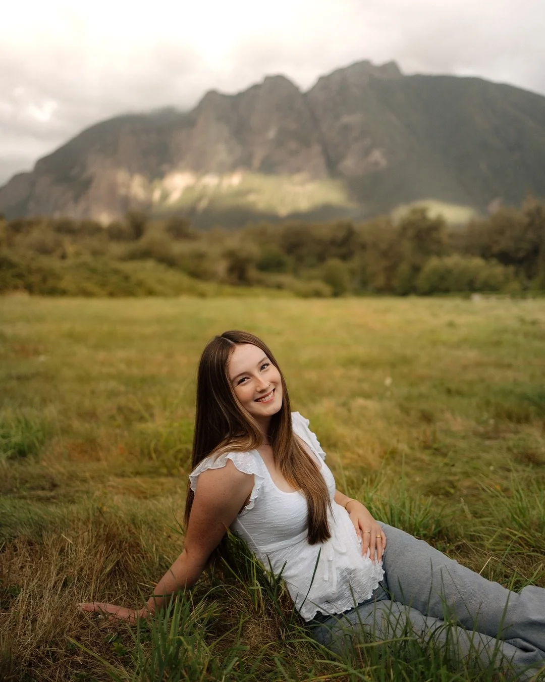another week, another senior sunday!!!!! with the lovely @averyebakerr !!!!! 🍃⛰️⛅️🐛🌲
-
-
-
#seattlephotographer #classof2026 #seniorphotos #seniorpictures #seniorsunday