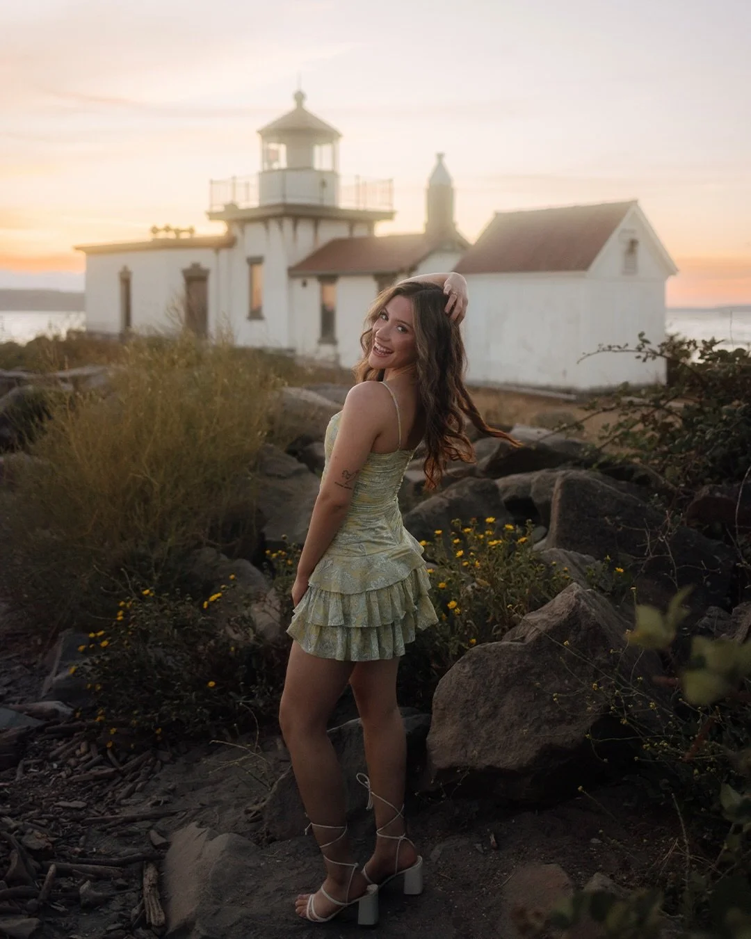 the PERFECT summer sunset with @aaliyahmejiaa !!!! give me more!! 🐚🌅🌱🍋🩴
-
-
-
#seattlephotographer #classof2026 #seniorphotos #seniorpictures #seniorsunday