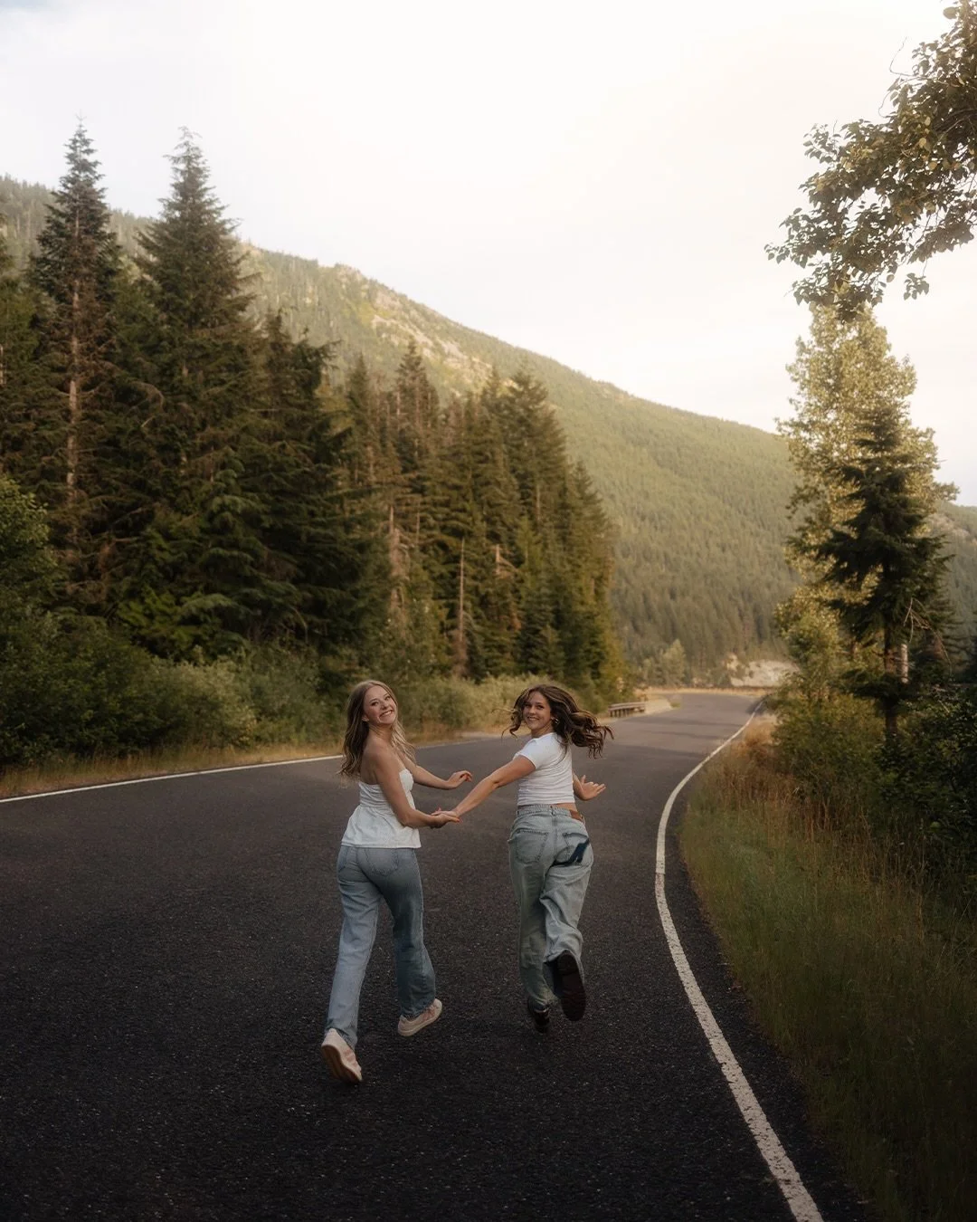 double senior sunday lucky me!!!!!!!! @olivia.nelsonnn @kayley.nelso 🌲🍀🛣️🐆⛰️
-
-
-
#seattlephotographer #classof2026 #seniorphotos #seniorpictures #seniorsunday